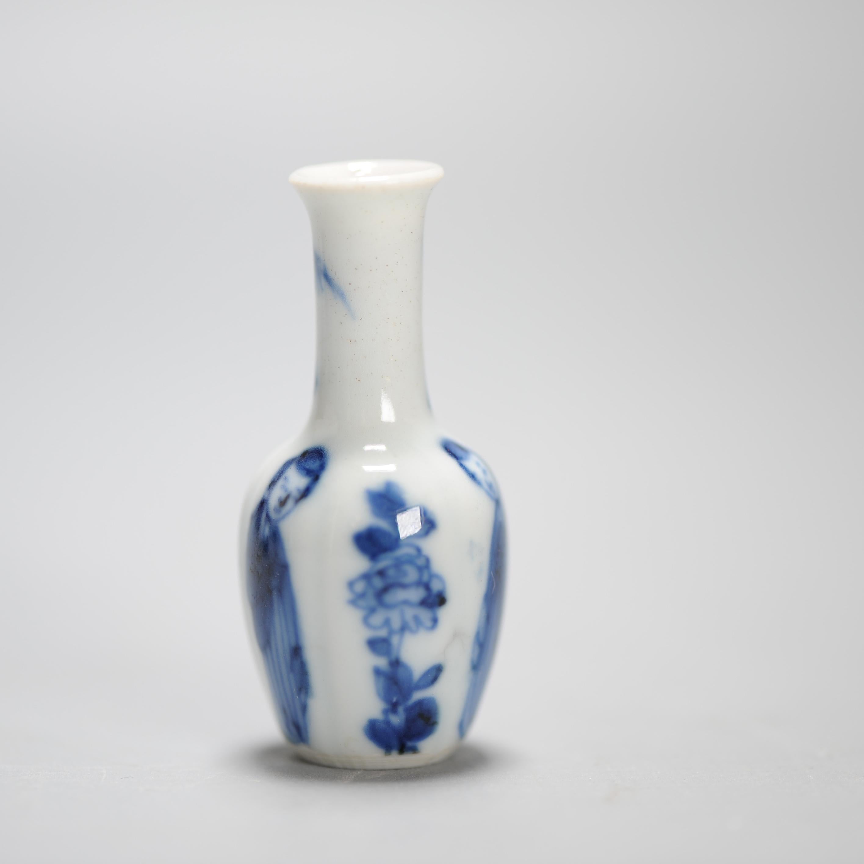 Condivido con te questo bellissimo vaso cinese in miniatura (casa delle bambole) decorato in bianco e blu con motivi Long Eliza.
Periodo Kangxi, 1720 circa
Ottime condizioni

Condizione
1 piccola fleebite sul bordo superiore. Dimensioni: 5,5 cm di