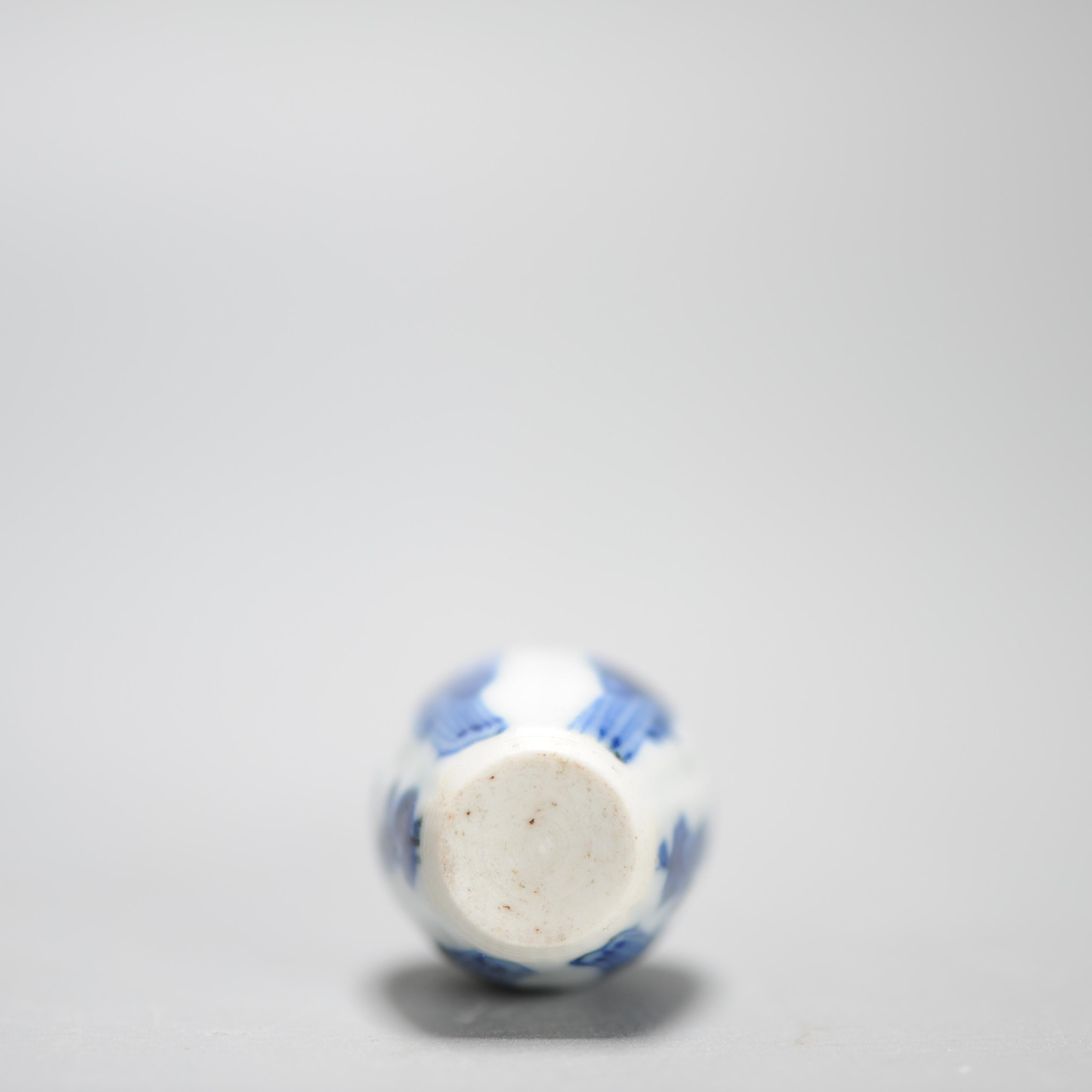 Cinese Antico vaso di porcellana cinese Kangxi per la casa delle bambole in miniatura, in buone condizioni in vendita