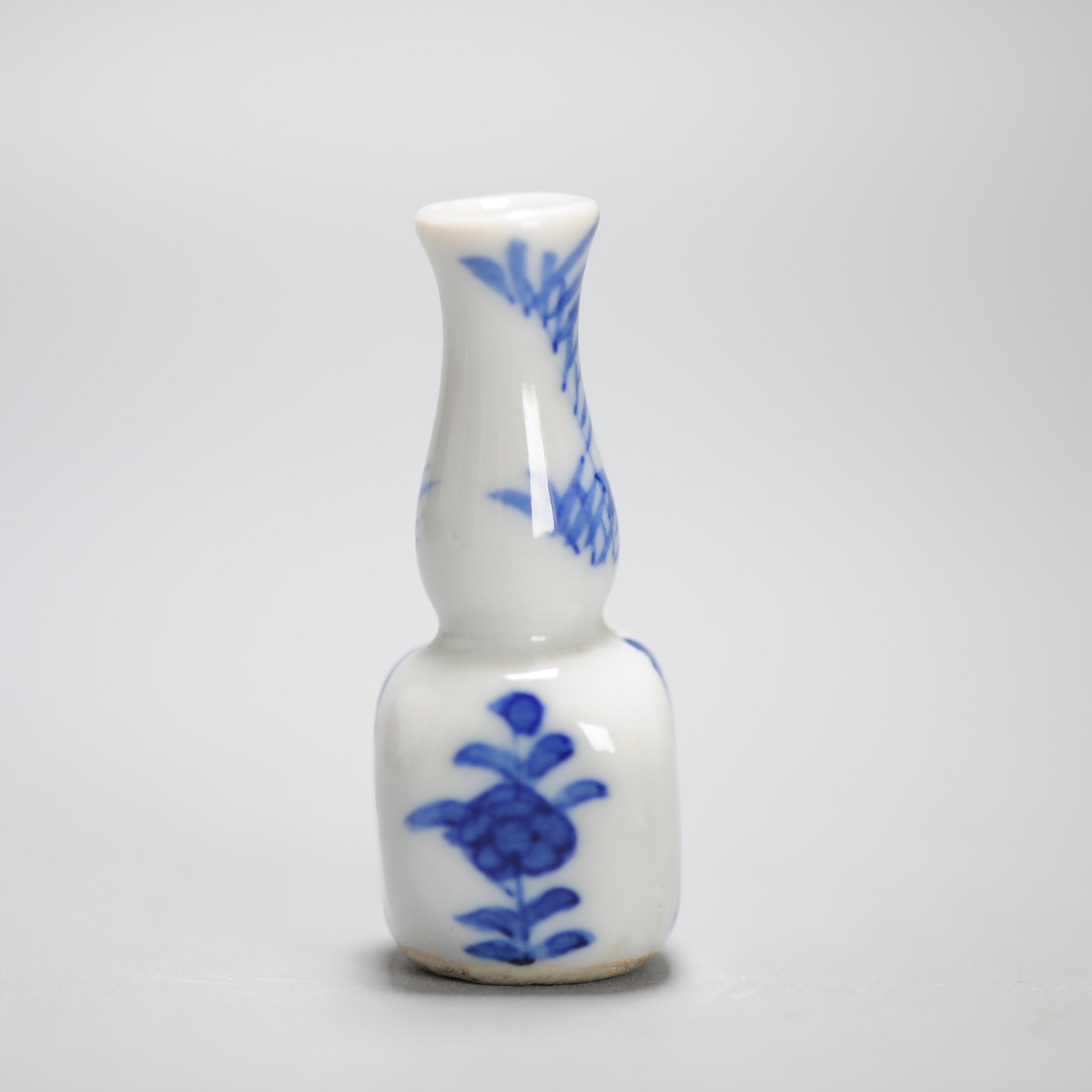 Sharing with you this beautiful Chinese blue and white decorated miniature (dollhouse) vase with Long Eliza patterns.
Kangxi period, c. 1720
Perfect condition


Condition
Perfect condition. Size: 5.7CM high
Period
18th century Qing (1661 - 1912)