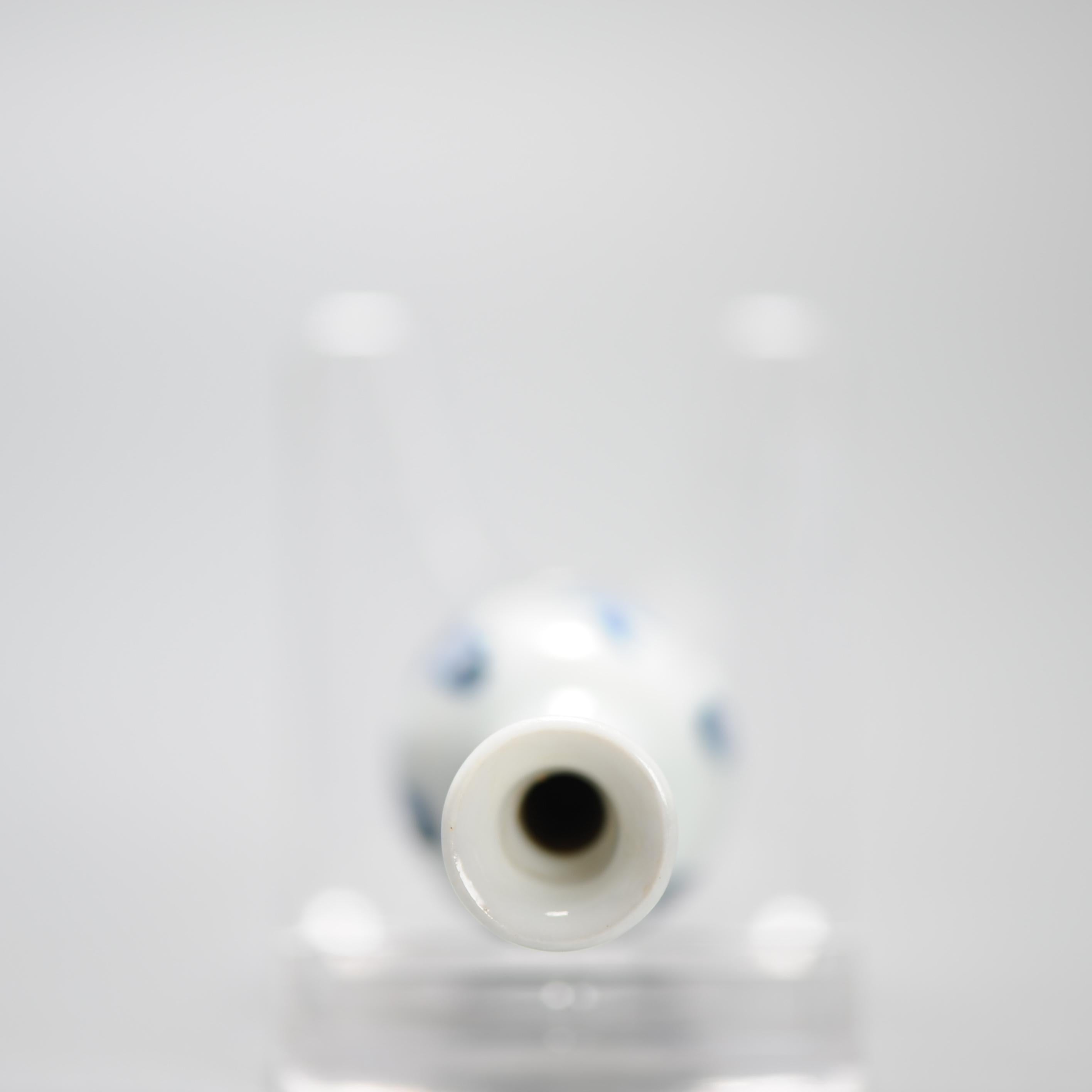 Antike Kangxi Chinesisch Porzellan Puppenhaus Vase Miniatur Perfekter Zustand (Qing-Dynastie) im Angebot