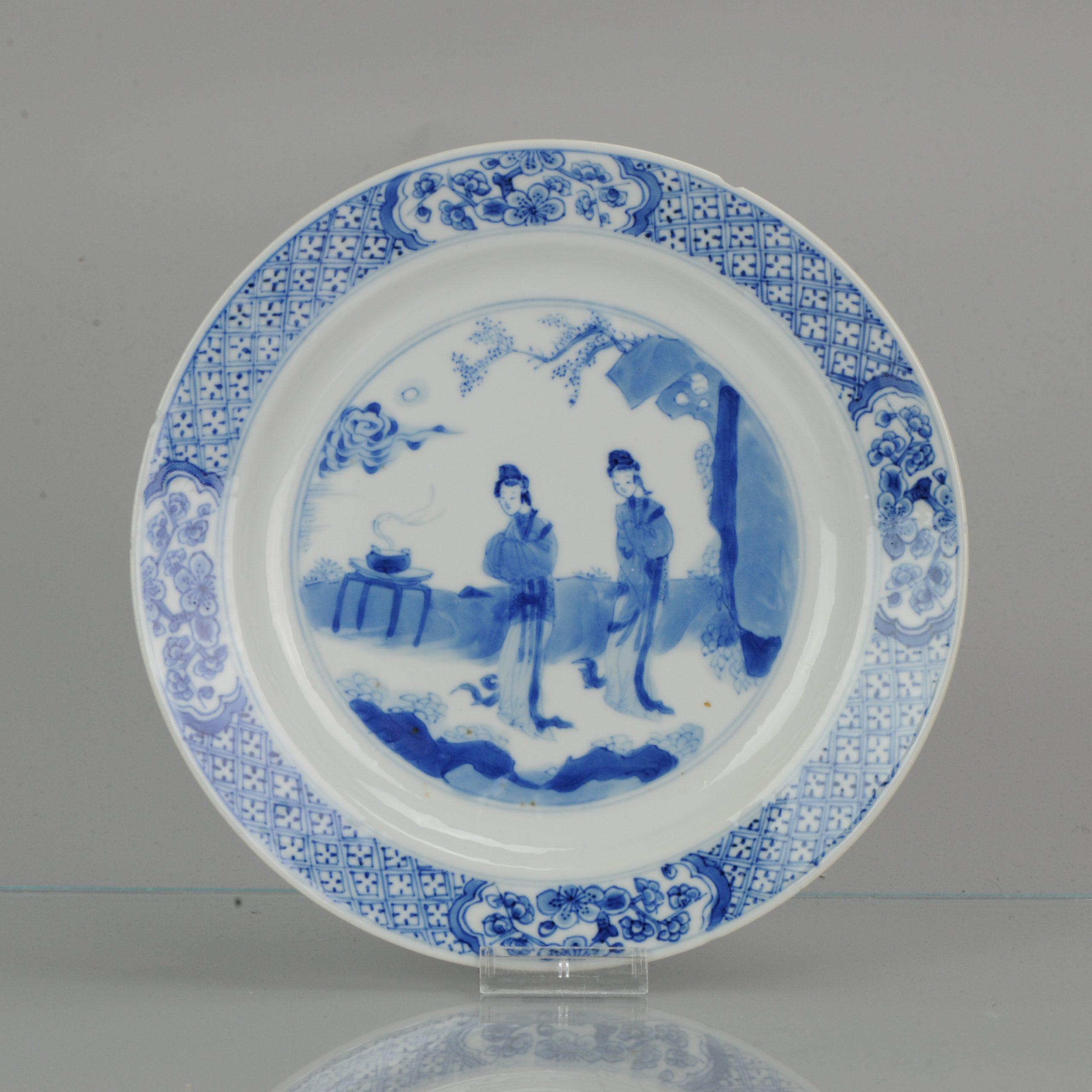 Rare. Very nice piece, beautiful colors. Bottom marked.


2 chips with line and some frits. 1 chip to base rim. Size: 205 x 26mm
Period:
18th century Qing (1661-1912).