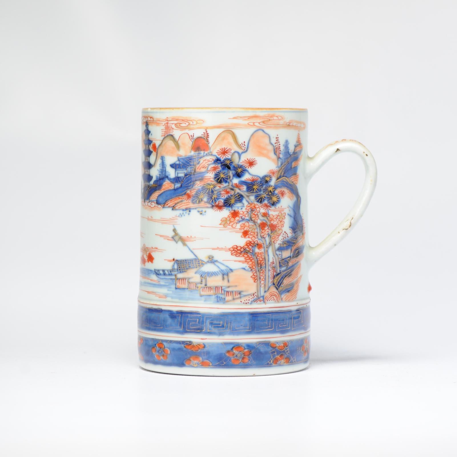 Description
Kangxi period 17/18th century chinese porcelain Imari Tankard. Depicting a landscape scene. High quality painting.

Condition
Some dirt. 1 chip to rim. Fritting to handle and 1 chip to body. Size 163mm high and 144mm end of upper rim