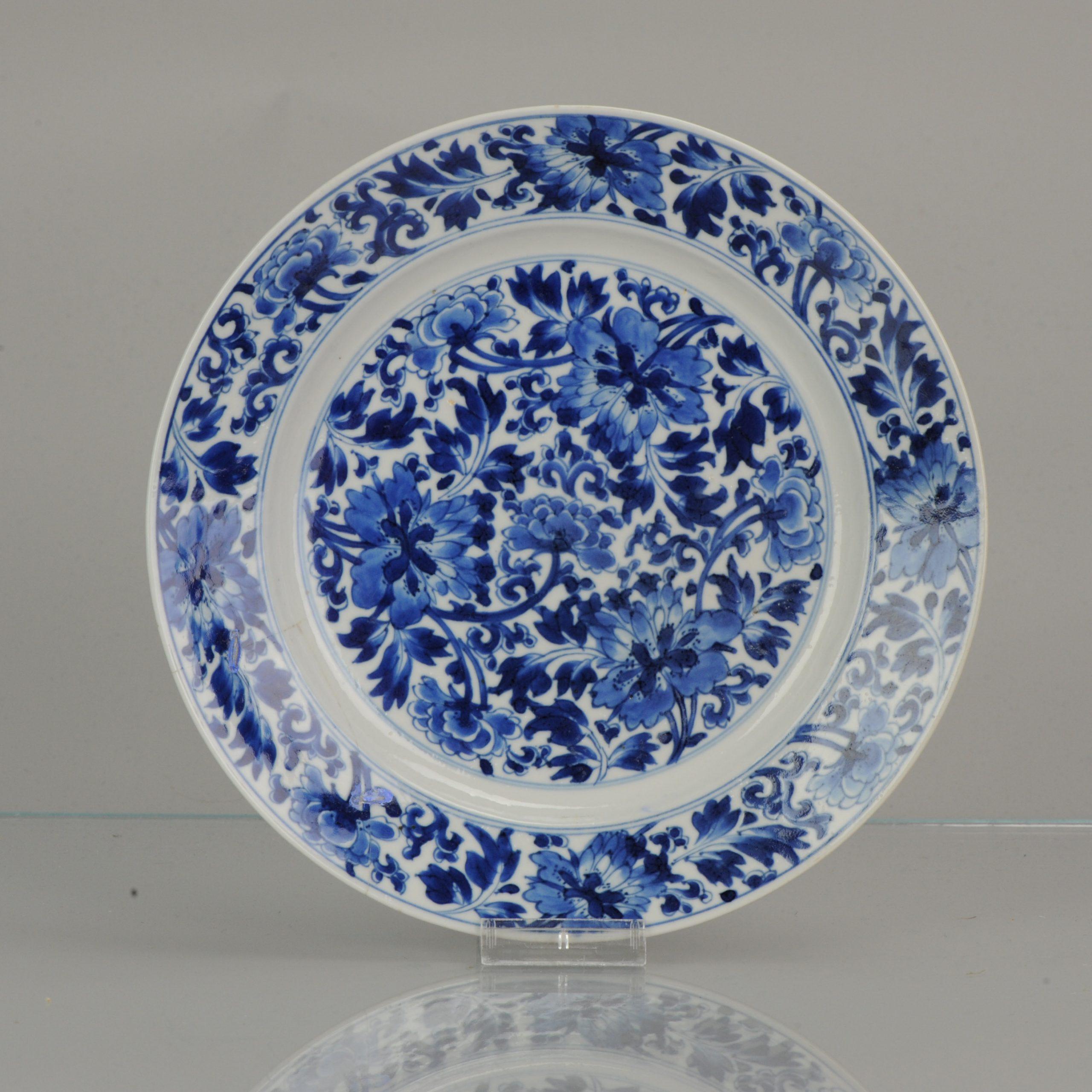 Rare. Very nice piece, beautiful colors. Bottom marked with Kangxi mark

Condition:
Restored part to rim, with crams. 1 line extra. 1 frit to base rim. Size 209 x 29mm
Period:
18th century Qing (1661-1912).