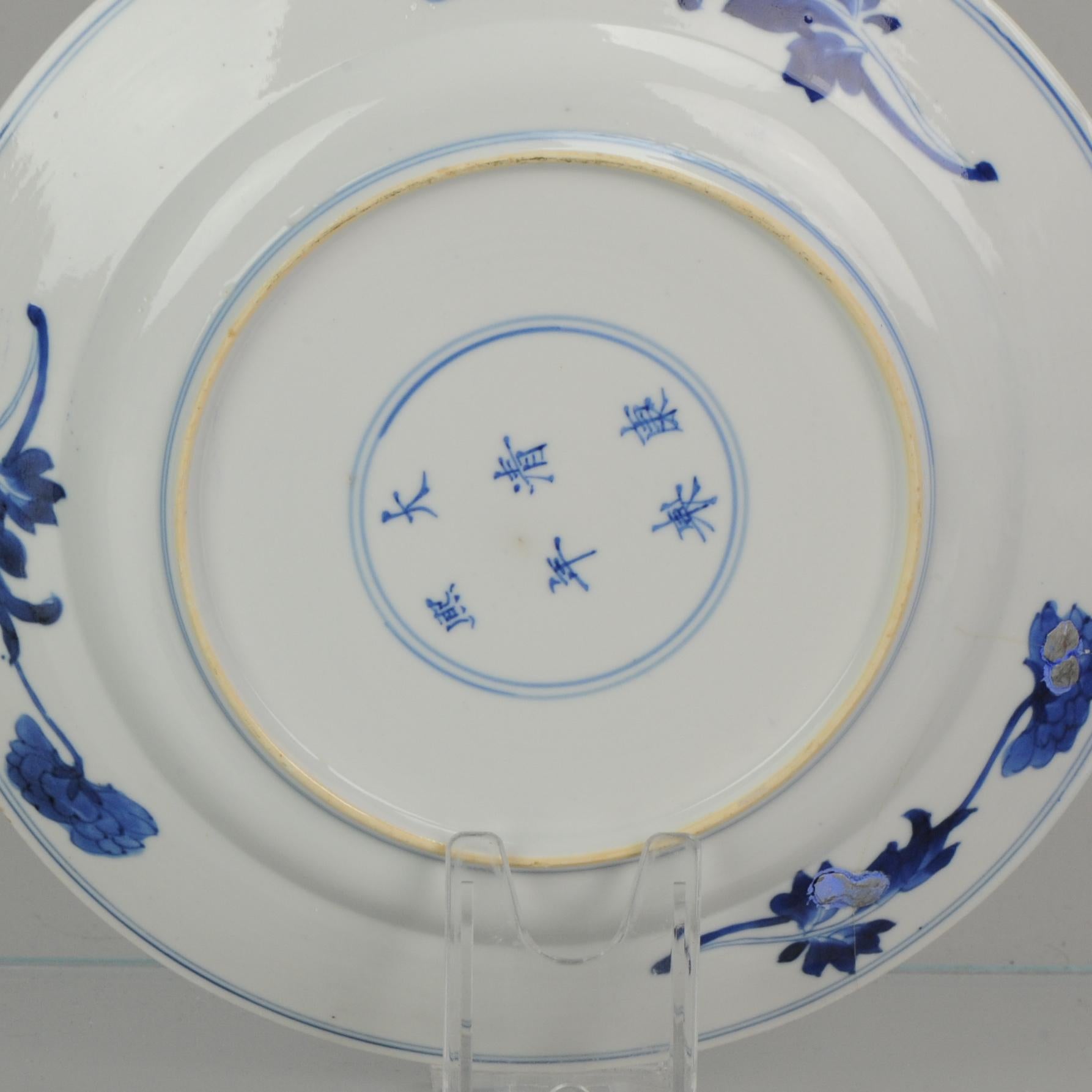Antique Kangxi Mark & Period Chinese Porcelain Blue and White Floral Plate In Excellent Condition In Amsterdam, Noord Holland