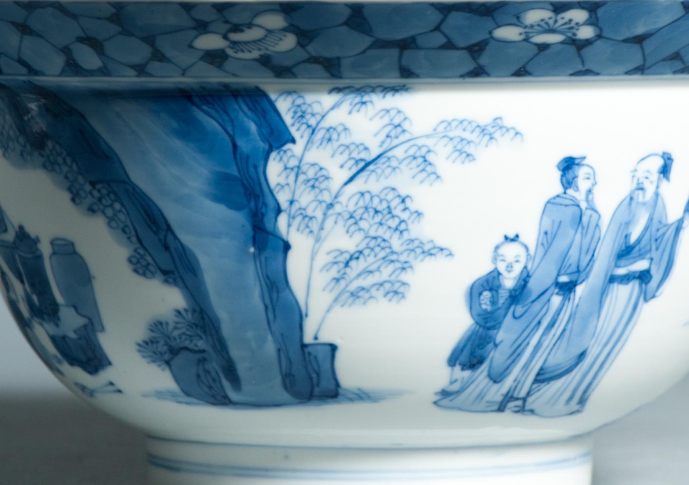 Sharing with you this large and beautiful Klamputs bowl in Blue and white. It has an everted rim, very typical for Klapmuts bowls.
Kangxi period piece in beuatiful underglaze cobalt blue.

With a fantastic scene of literati in a landscape/garden