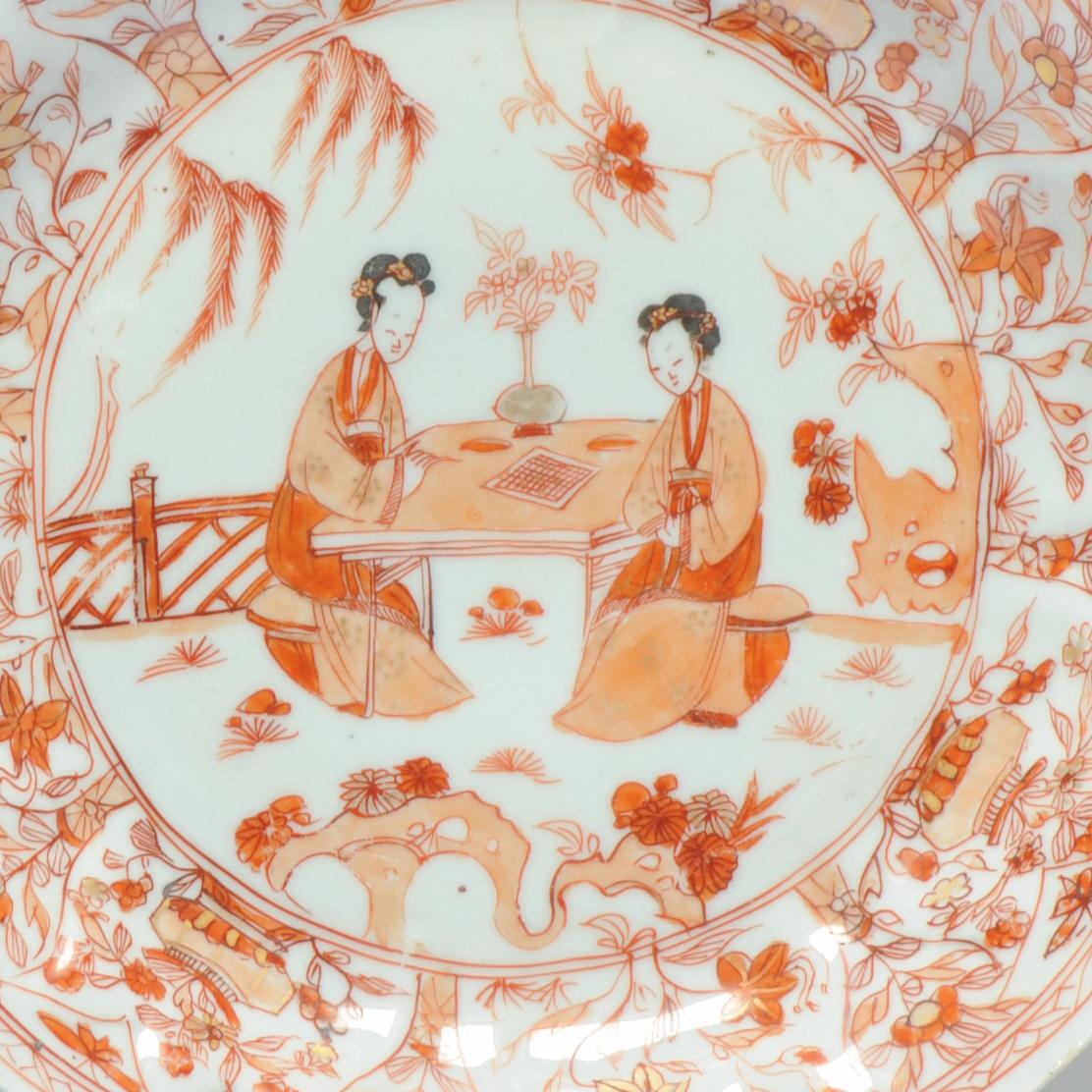 Antiker antiker Knochen- und Milchteller aus chinesischem Porzellan aus der Kangxi-Periode, Damen spielen Go (Chinesisch) im Angebot
