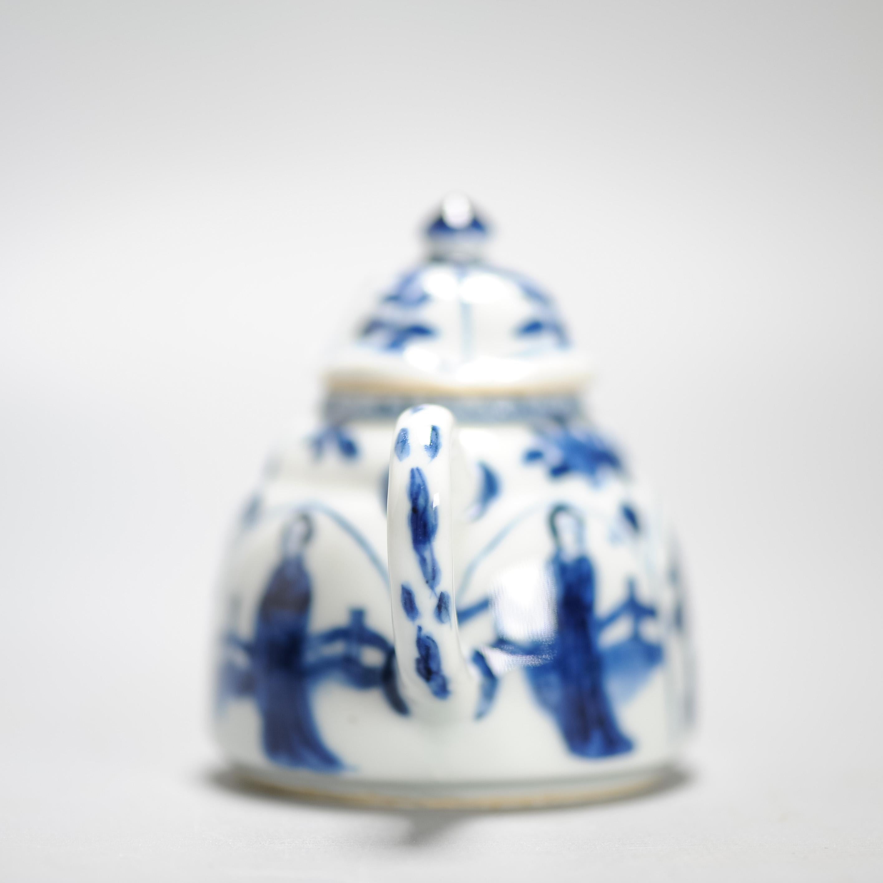 Antique Kangxi Period Chinese porcelain Teapot Elegant Ladies China Yu mark 6