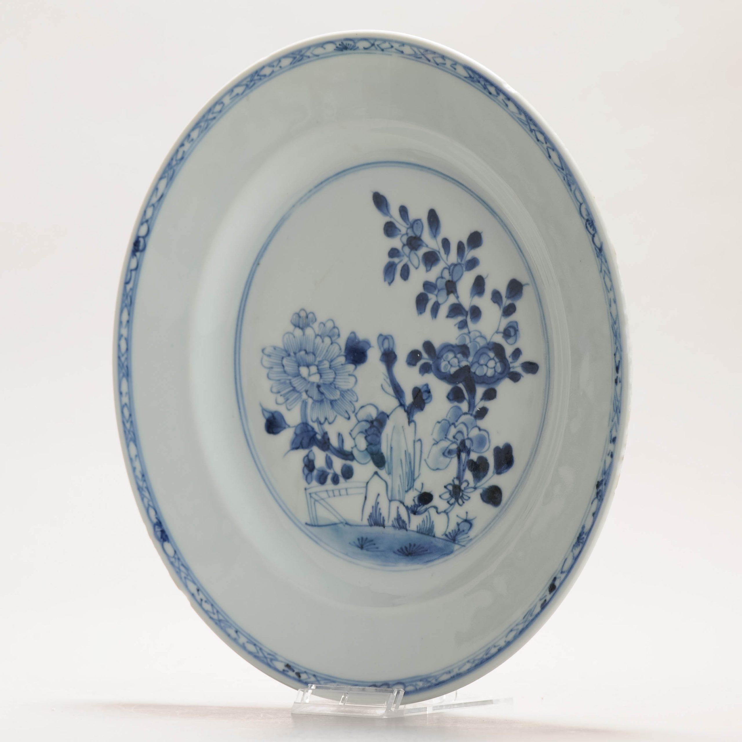 Antiguo plato de porcelana china Jardín de flores del periodo Kangxi/Yongzheng Qing Asiático en venta