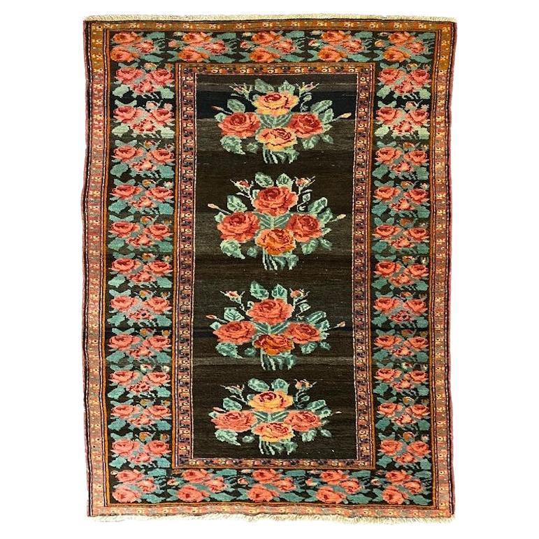 Alfombra antigua de Karabagh con motivos florales - 4' 1" ancho x 7' 5" largo