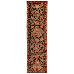 Antiker antiker Karabagh-Läufer aus schwarzer und roter Wolle mit Blumenmuster von Teppich & Kelim