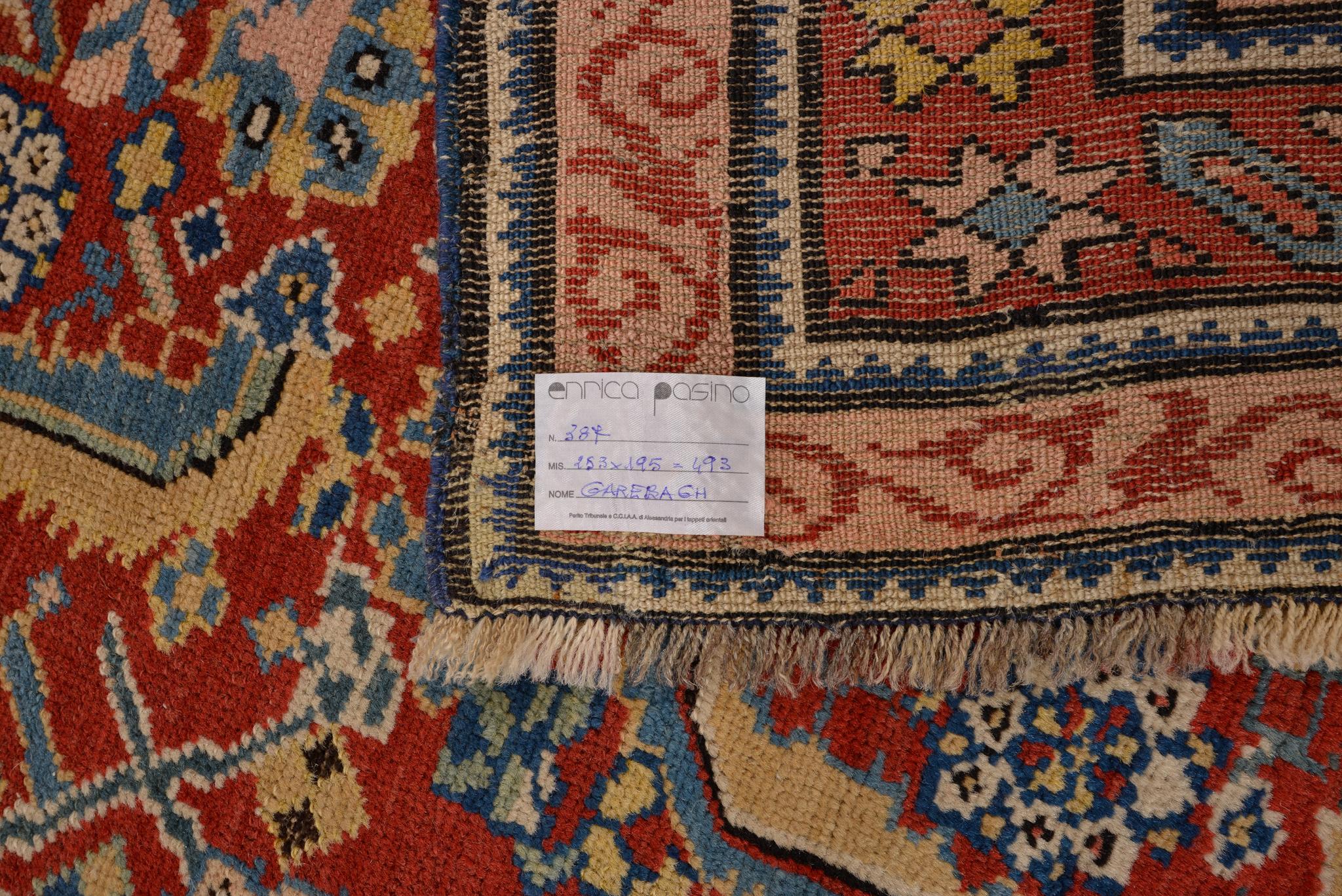 387 - Elegant carpet for an elegant home: western taste, without the classic central medallion and the cantonals.
Neither floral nor too geometric.