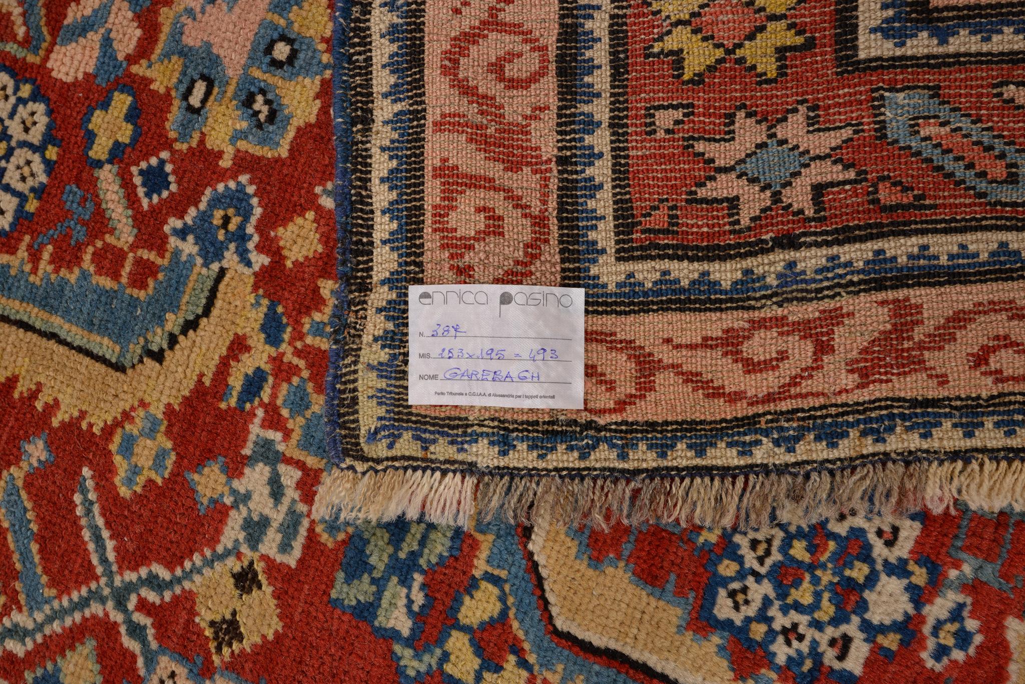 387 - Tapis élégant pour une maison élégante : goût occidental, sans le médaillon central classique et les cantonaux.
Ni floral ni trop géométrique.