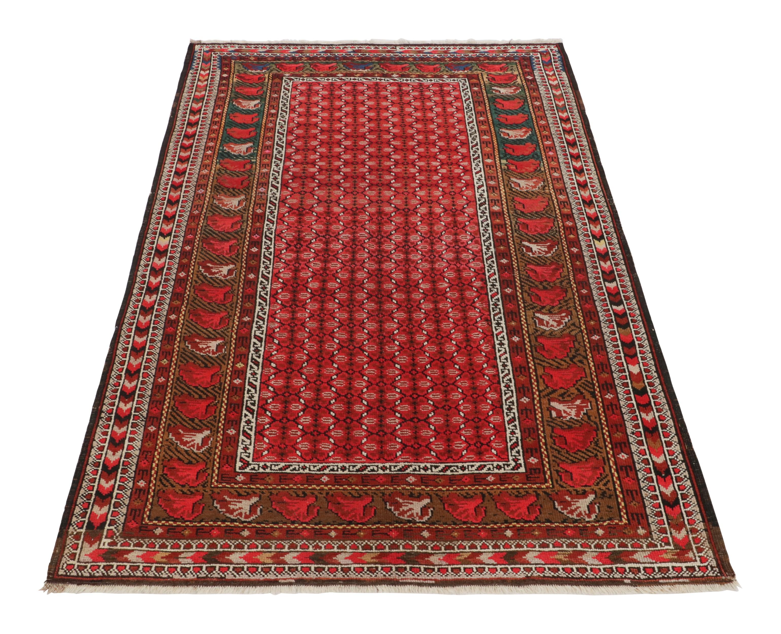 Antiker Karabagh Wollteppich mit roten und braunen Blumen im Zustand „Gut“ im Angebot in Long Island City, NY