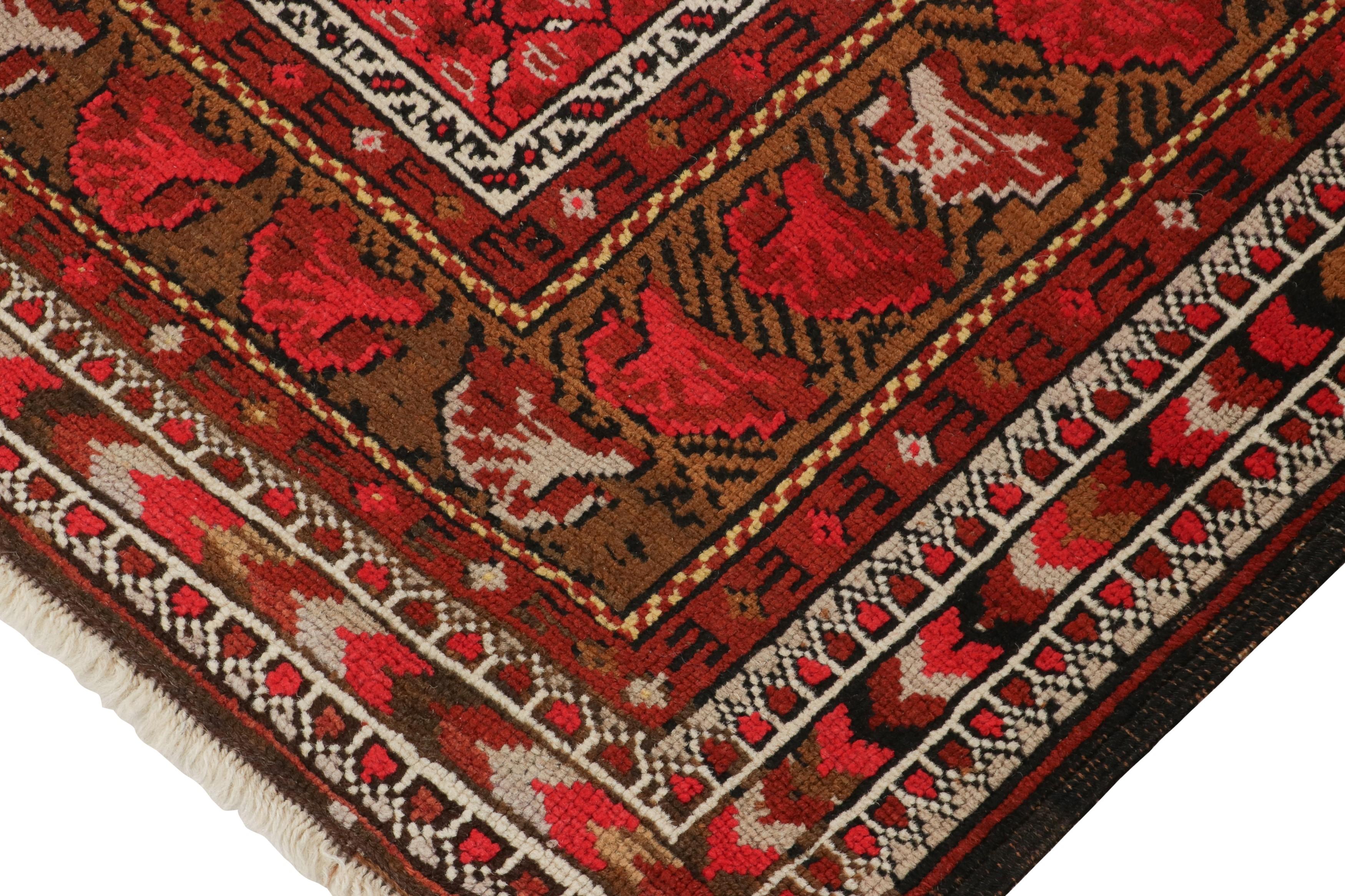 Antiker Karabagh Wollteppich mit roten und braunen Blumen (Frühes 20. Jahrhundert) im Angebot