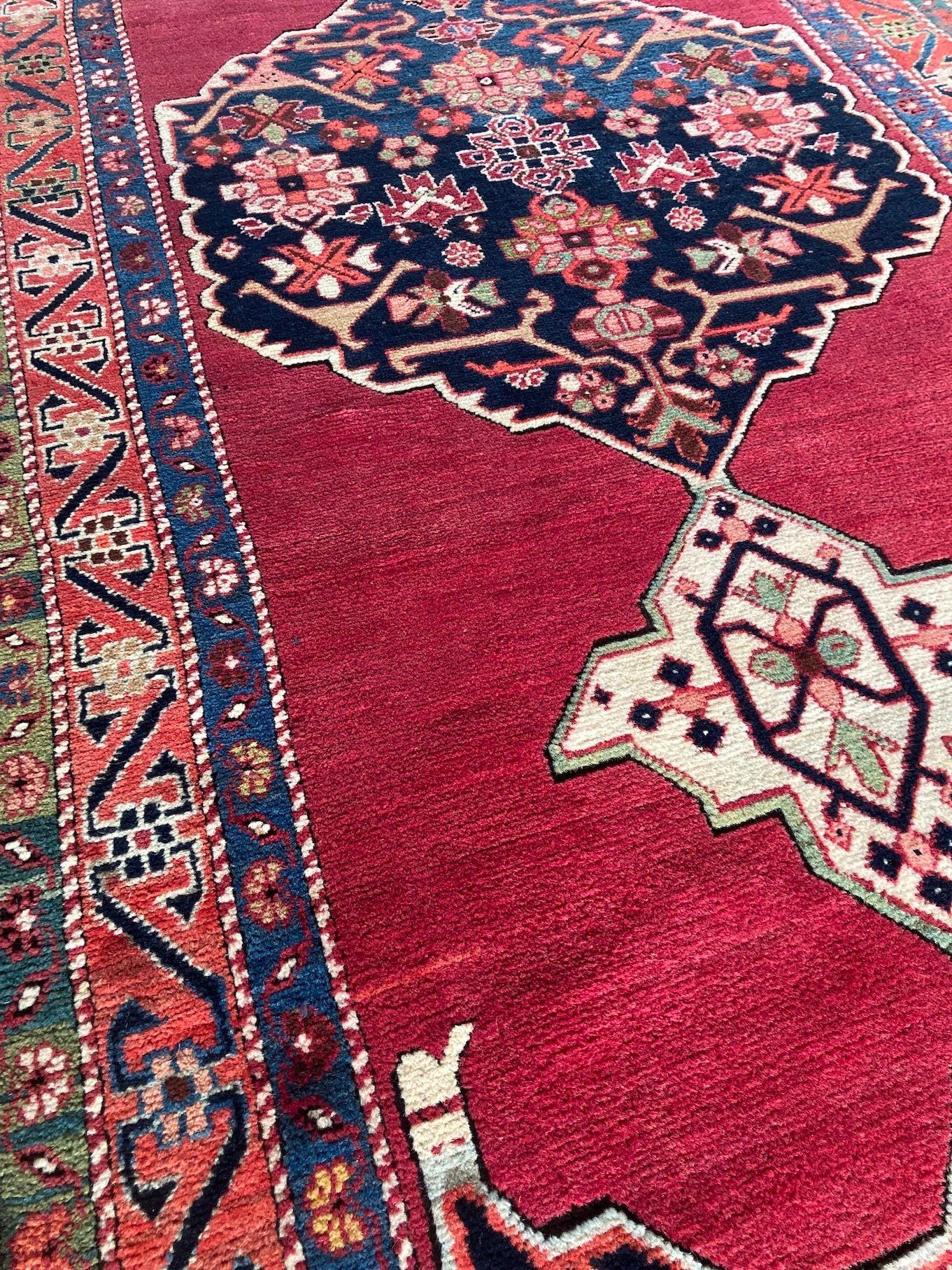Antiker langer Karabagh-Teppich 2,97 m x 1,17 m im Angebot 8