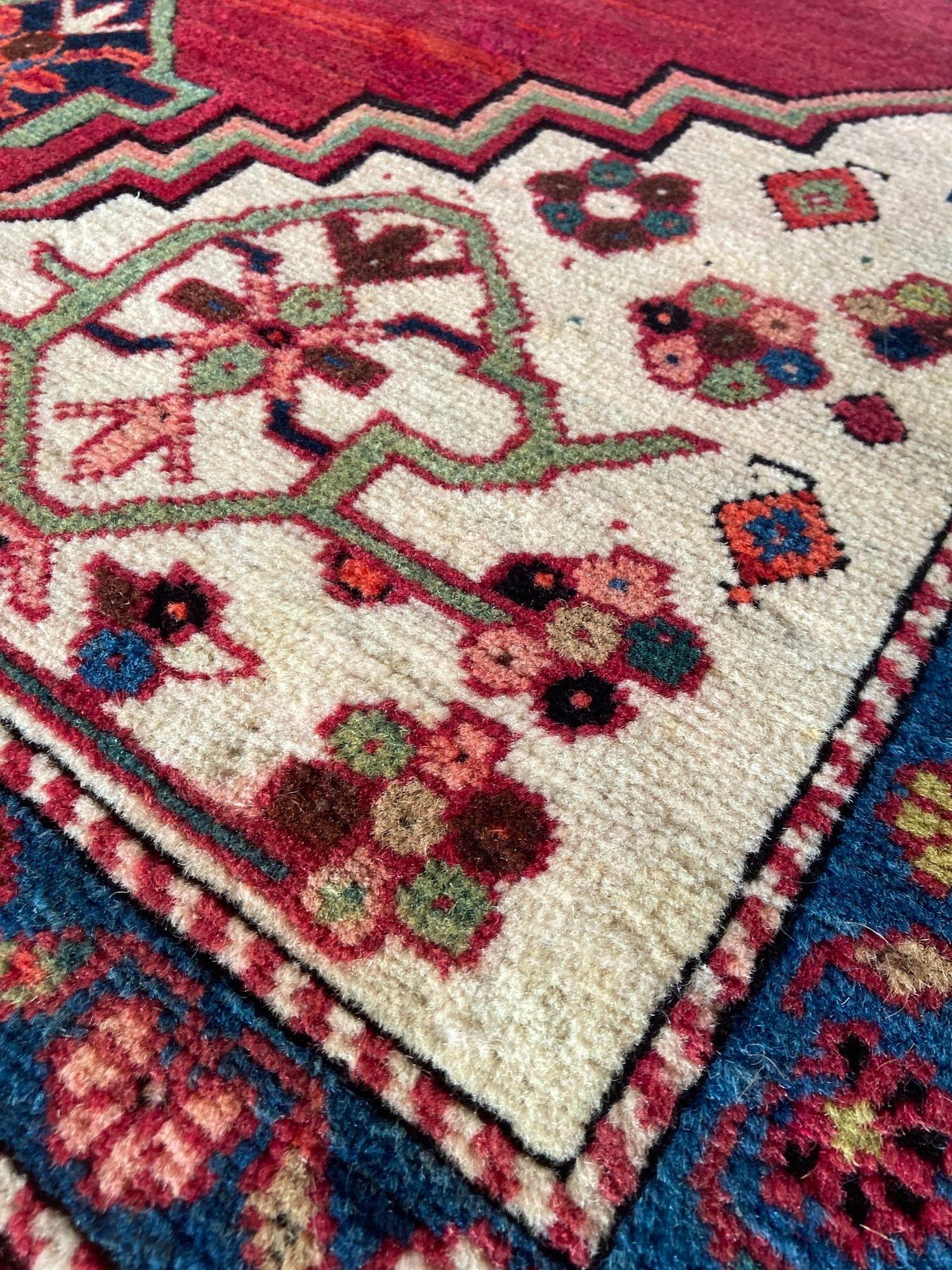 Antiker langer Karabagh-Teppich 2,97 m x 1,17 m im Angebot 4