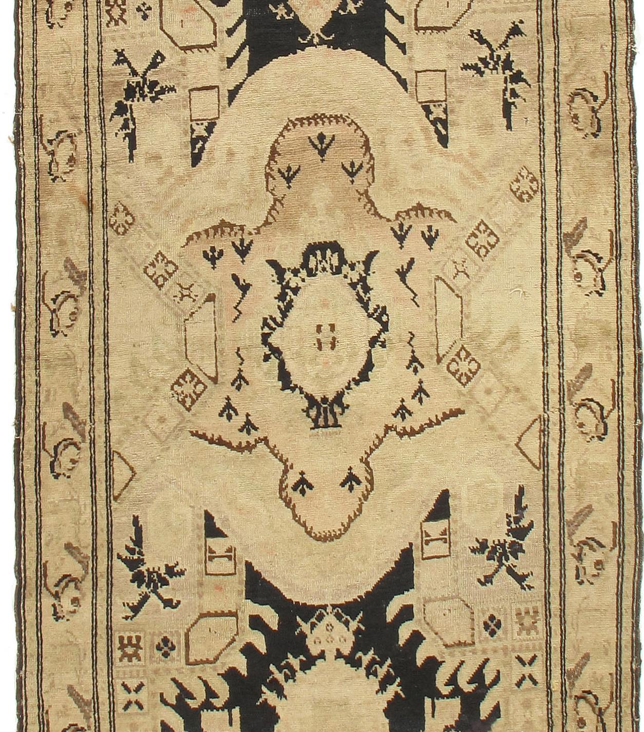 Antiker Karabagh-Läufer  3'7x 18'9 (Wolle) im Angebot
