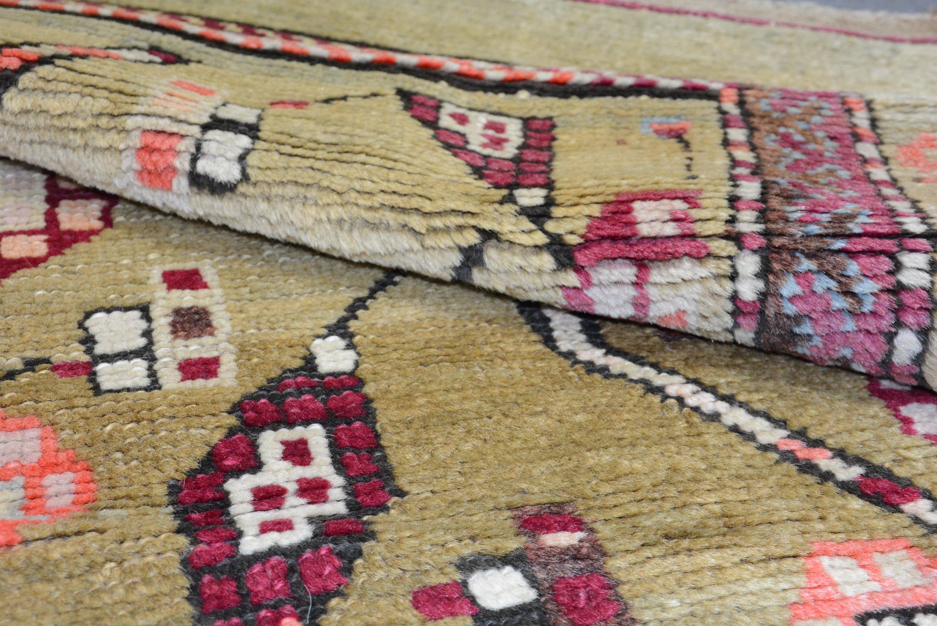 Laine Tapis de couloir antique Karabagh en vente