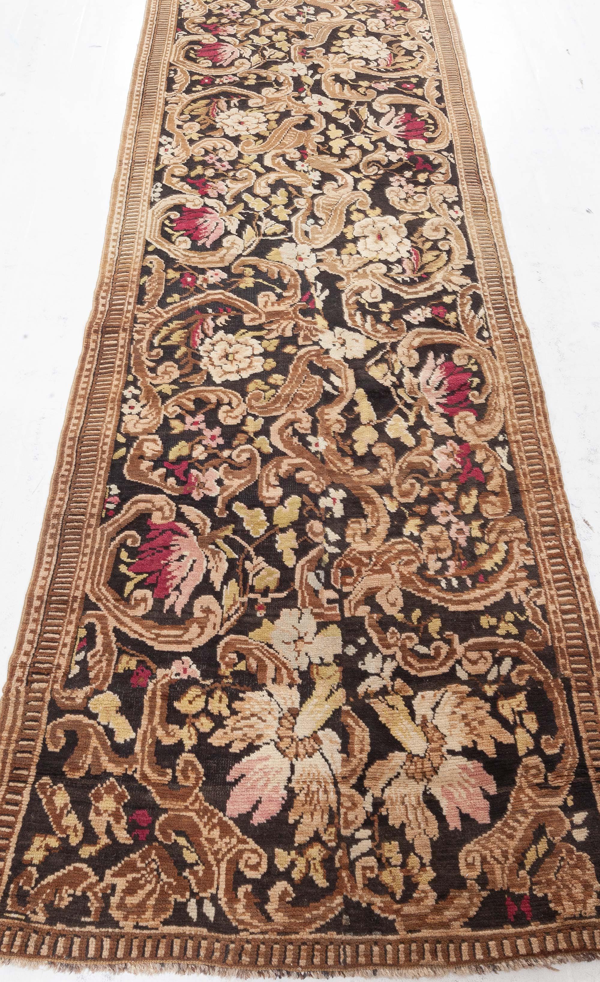 Laine Tapis de course Karabagh ancien Doris Leslie Blau (taille ajustée) en vente