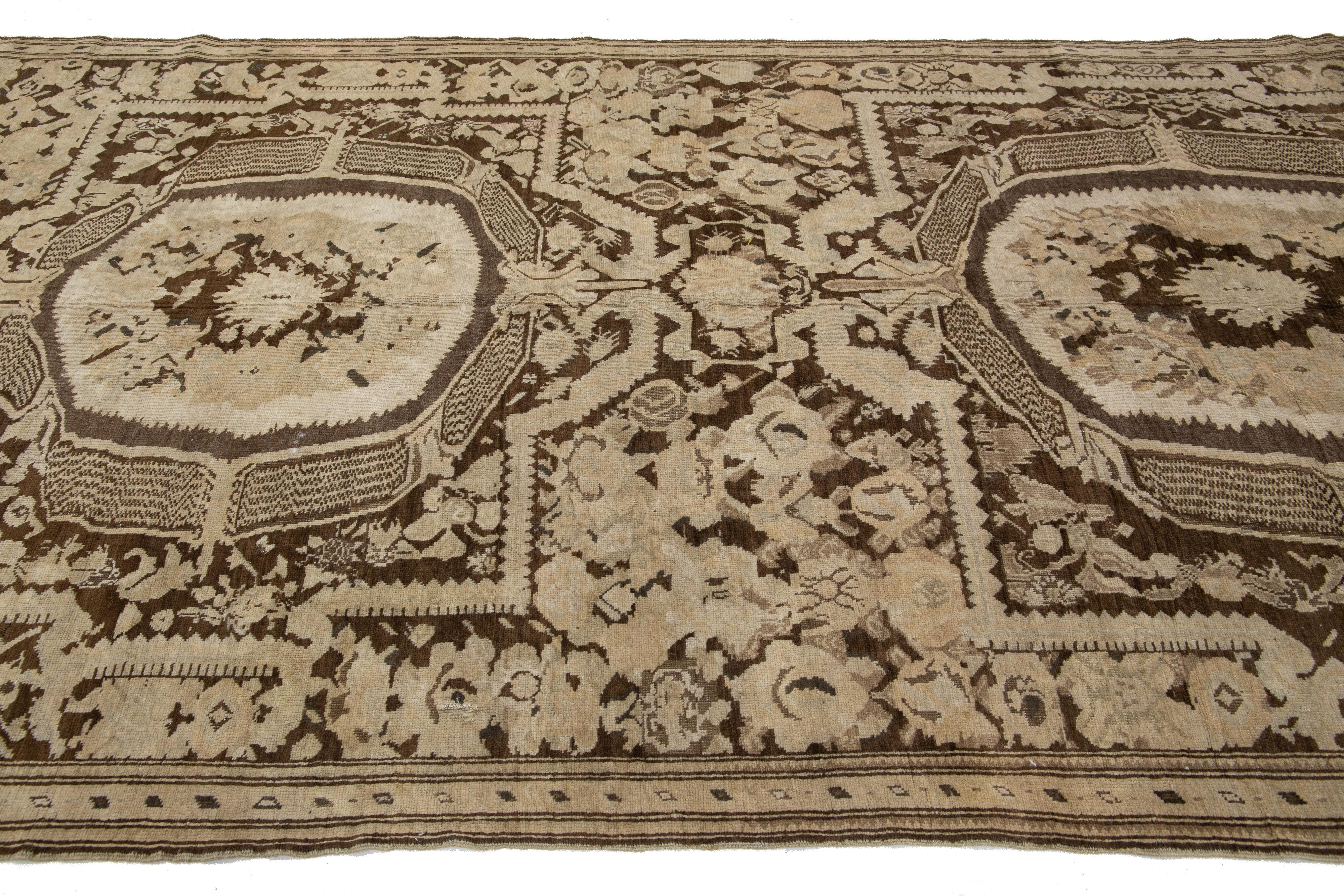 Antike Karabaugh Handmade Designed Wolle Läufer In Brown (Spätes 19. Jahrhundert) im Angebot