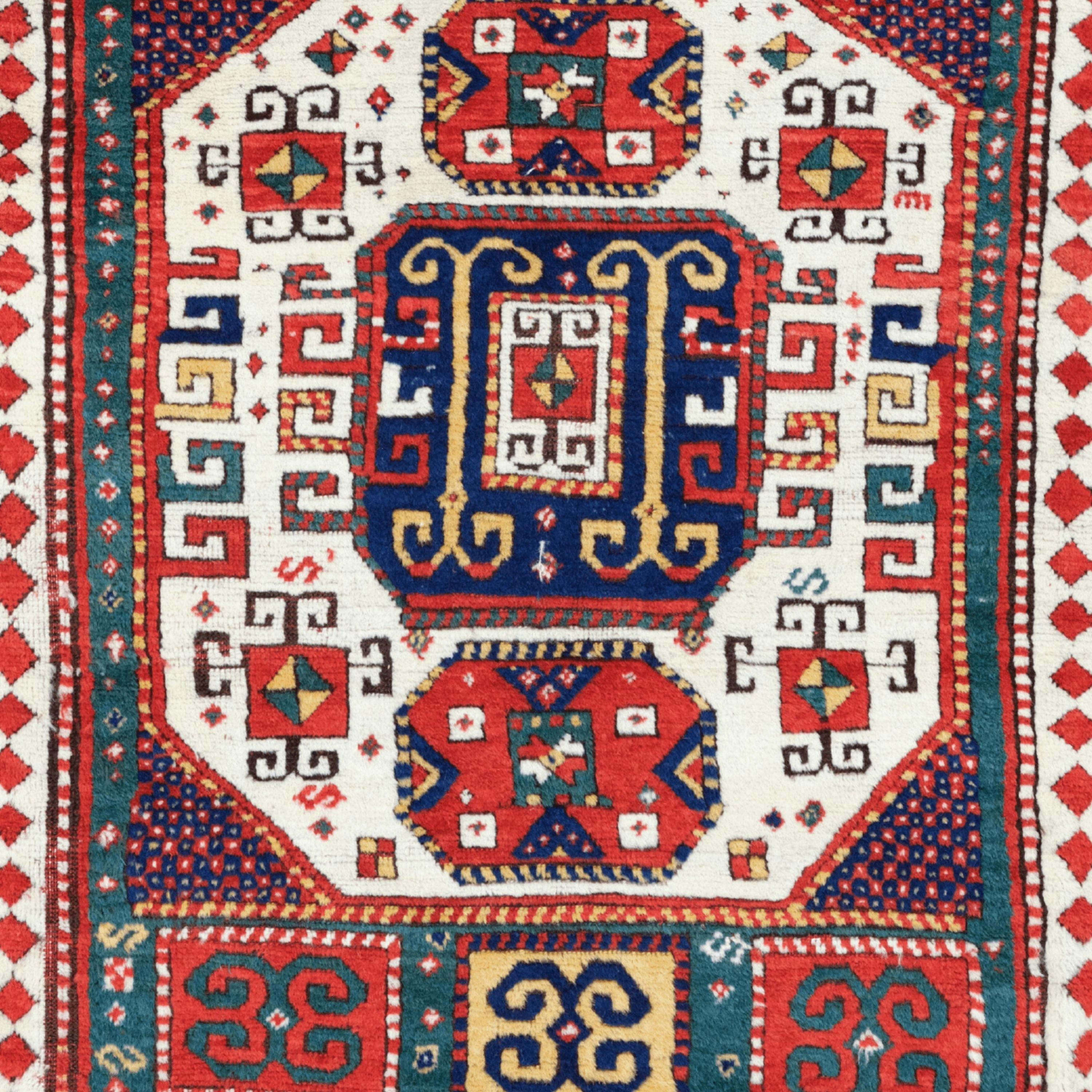 Antique Karachop Rug - 19th Century Caucasian Karachop Rug, Handwoven Rug In Good Condition For Sale In Sultanahmet, 34