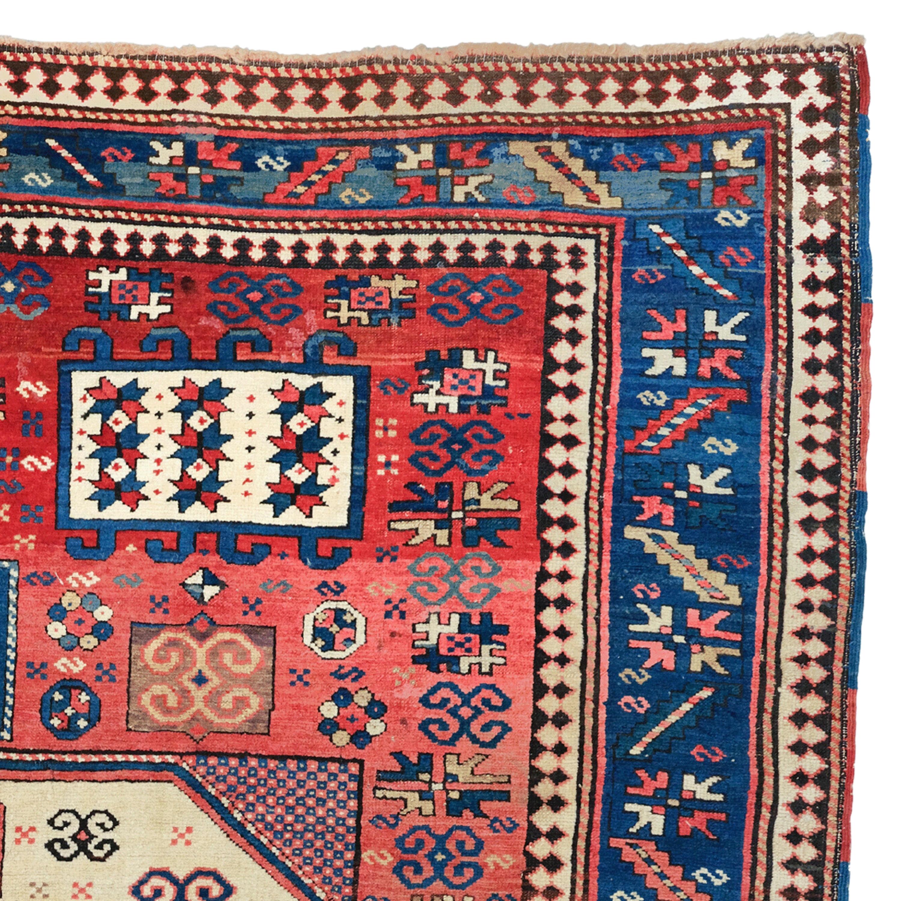 Antique Karachop Rug - 19th Century Karachop Rug, Antique Rug In Good Condition For Sale In Sultanahmet, 34