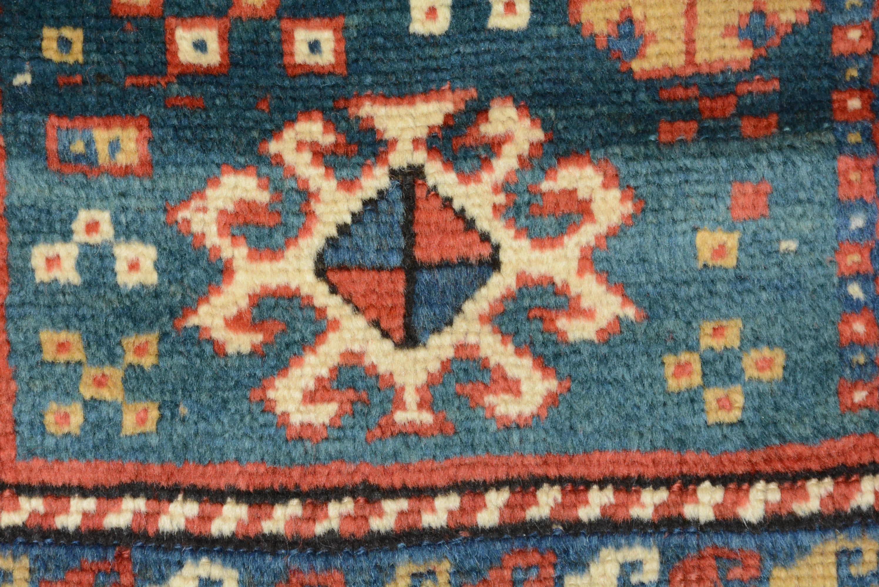 Antiker Kasachischer Karachopf Kazak-Gebetteppich (19. Jahrhundert) im Angebot