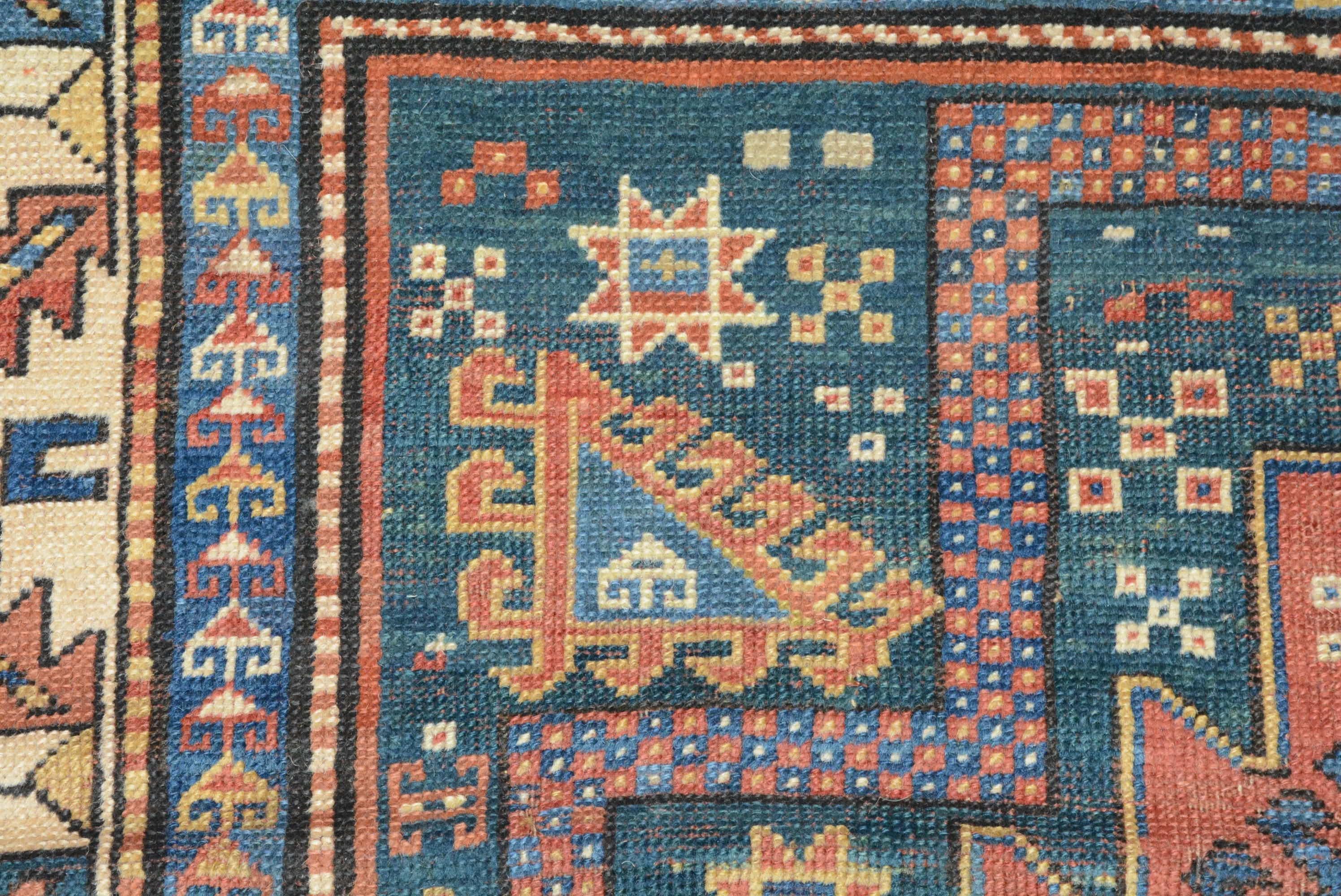 Antiker Kasachischer Karachopf Kazak-Gebetteppich (Wolle) im Angebot