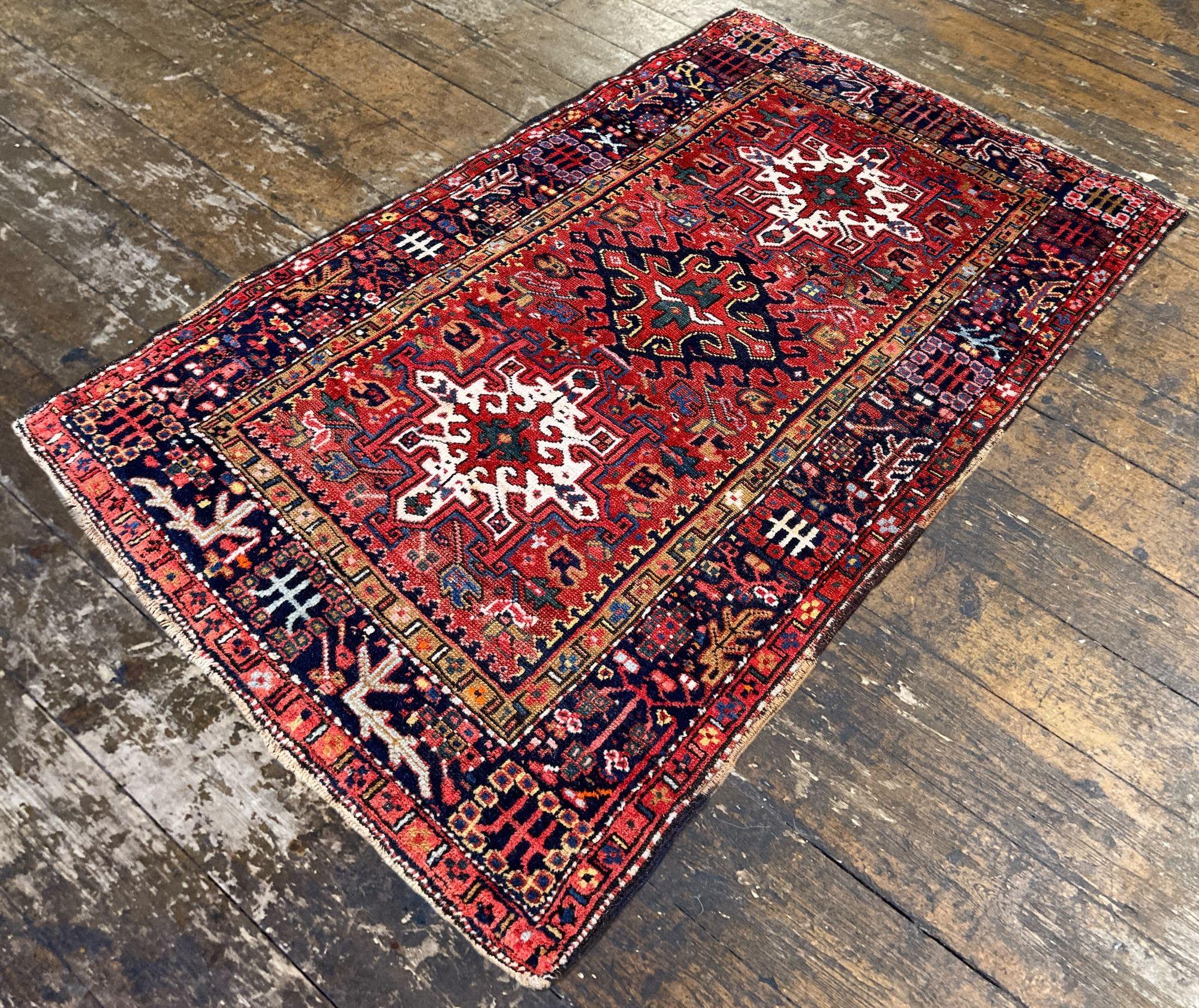 Antiker Karadja Teppich 1.48m x 1.00m im Angebot 1