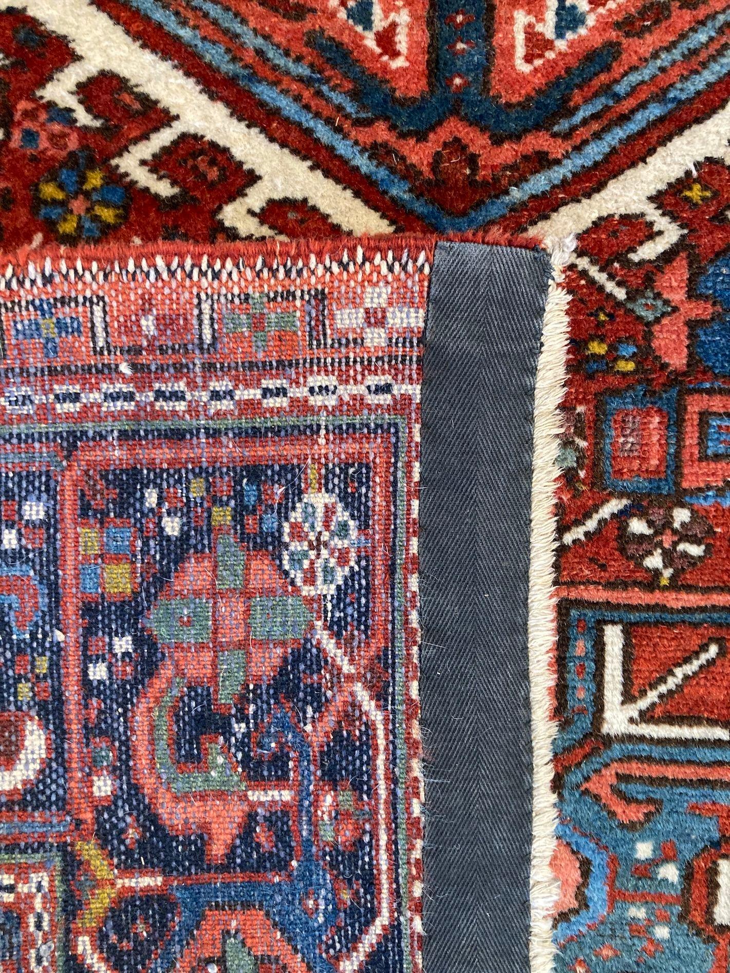 Antiker Karadja-Teppich 1,93m x 1,41m im Angebot 10