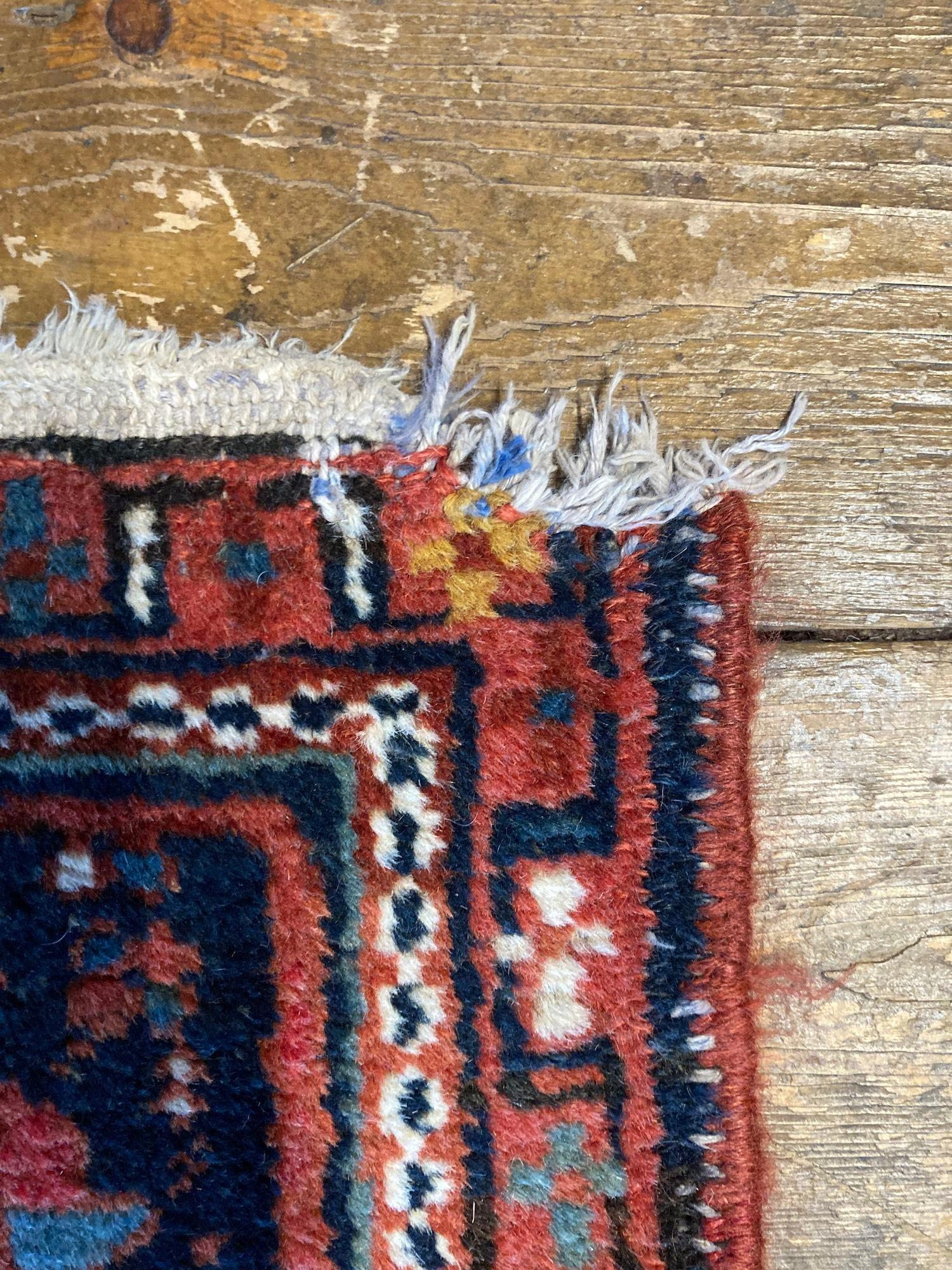 Antiker Karadja-Teppich 1,93m x 1,41m im Angebot 13