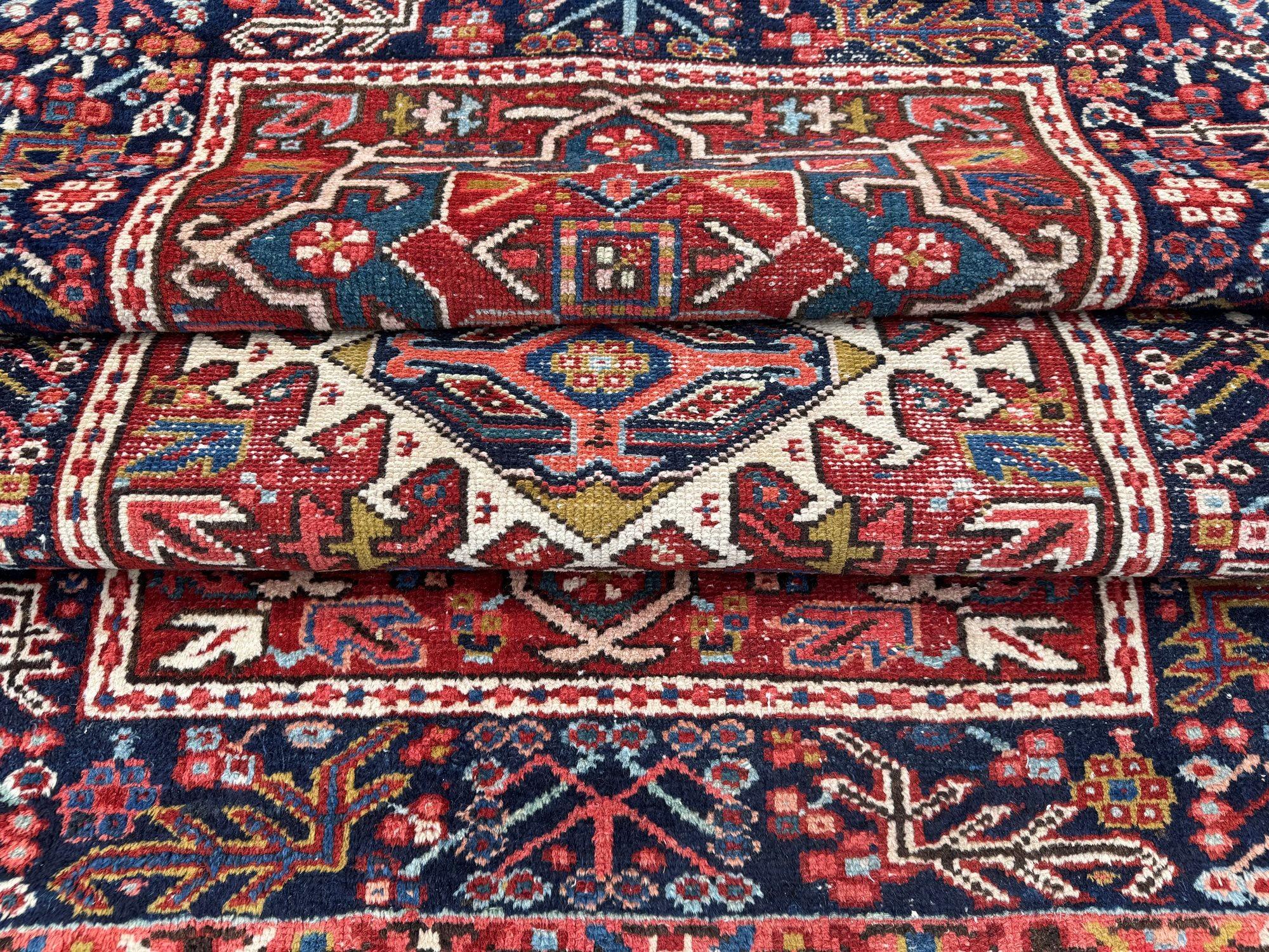 Antiker Karaja-Teppich 1,28m x 0,99m im Angebot 11
