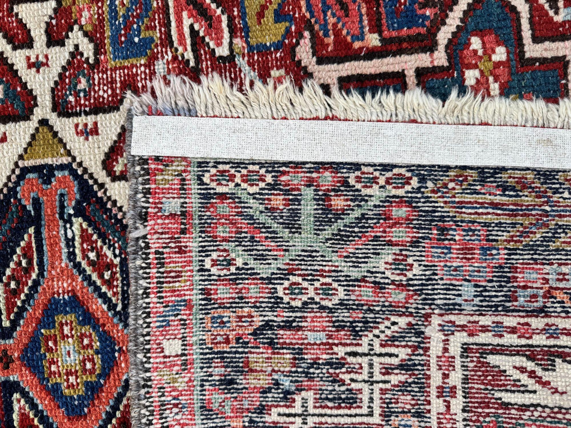 Antiker Karaja-Teppich 1,28m x 0,99m im Angebot 13
