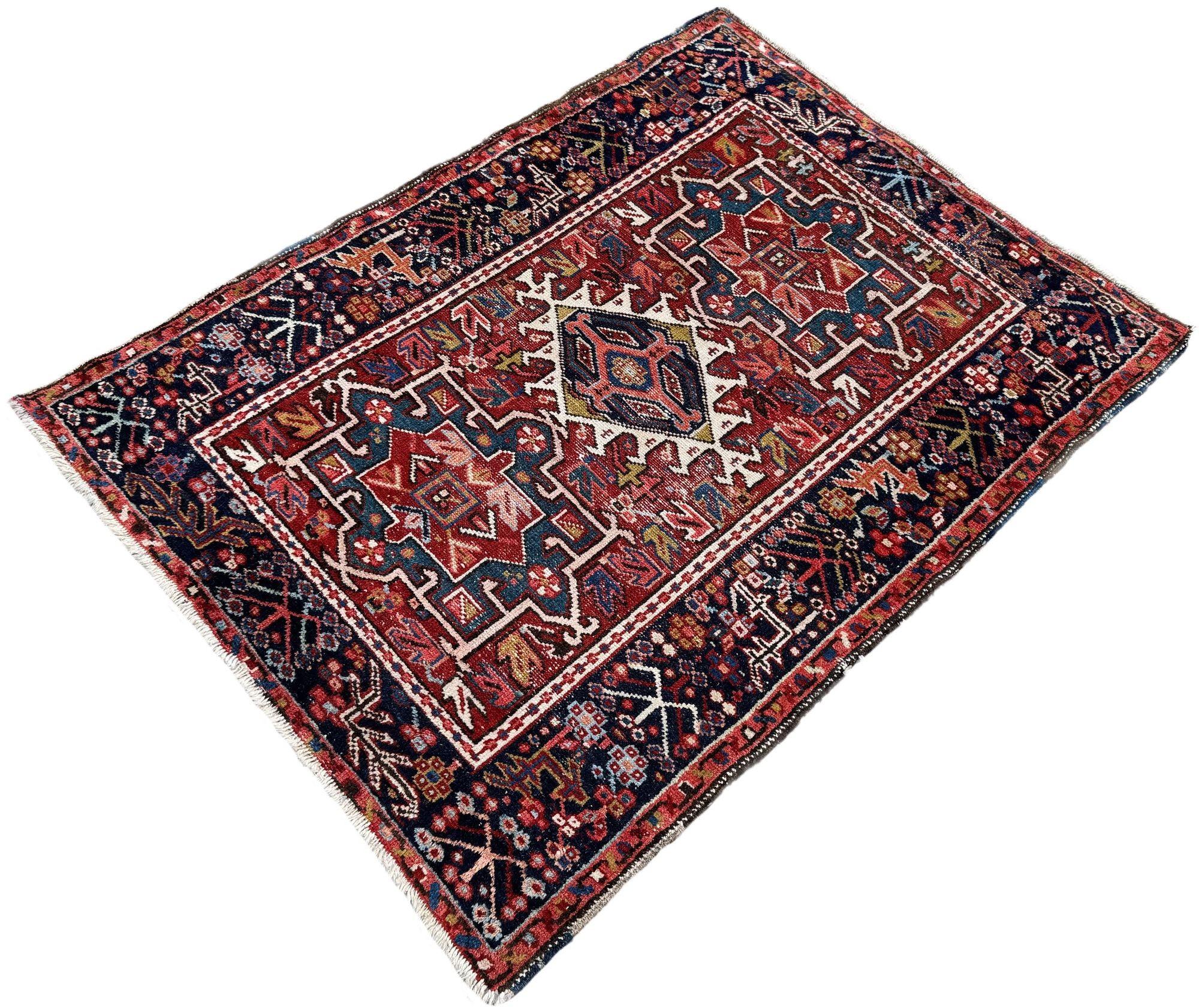 Antiker Karaja-Teppich 1,28m x 0,99m im Zustand „Relativ gut“ im Angebot in St. Albans, GB