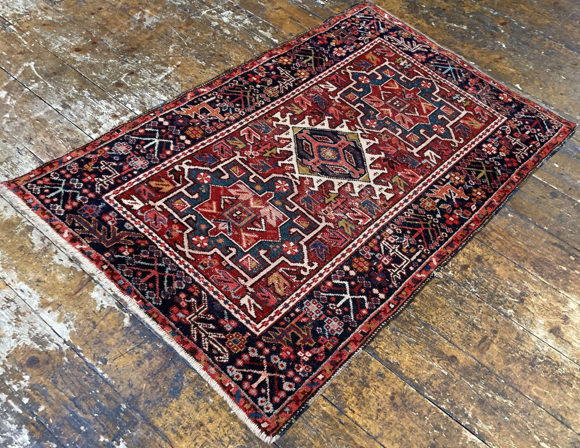 Antiker Karaja-Teppich 1,28m x 0,99m (Wolle) im Angebot