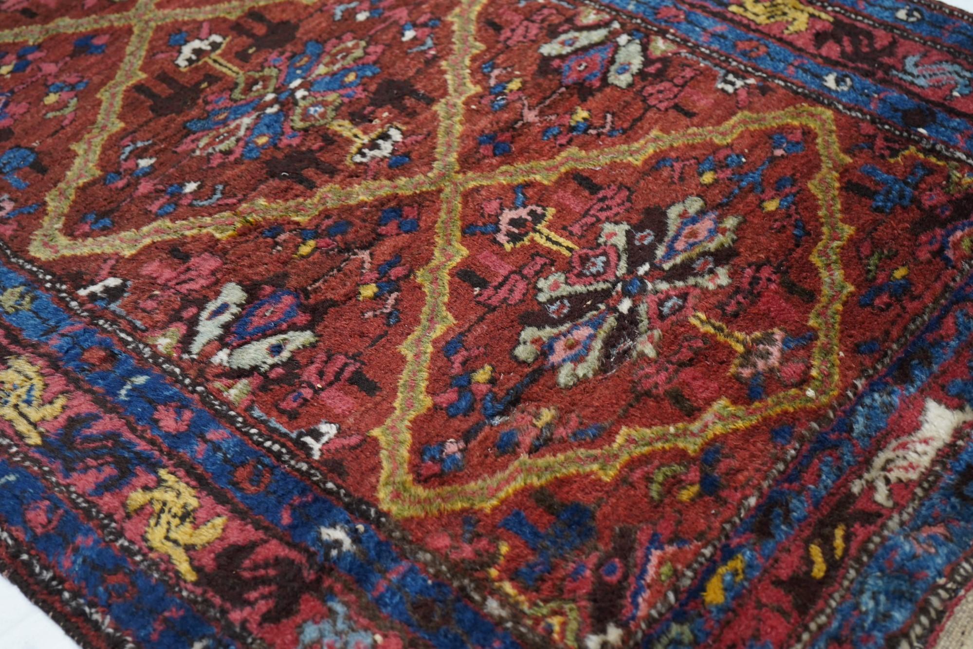 Antiker Karajeh Heriz-Teppich 3''0'''' x 9''7'''' (Wolle) im Angebot