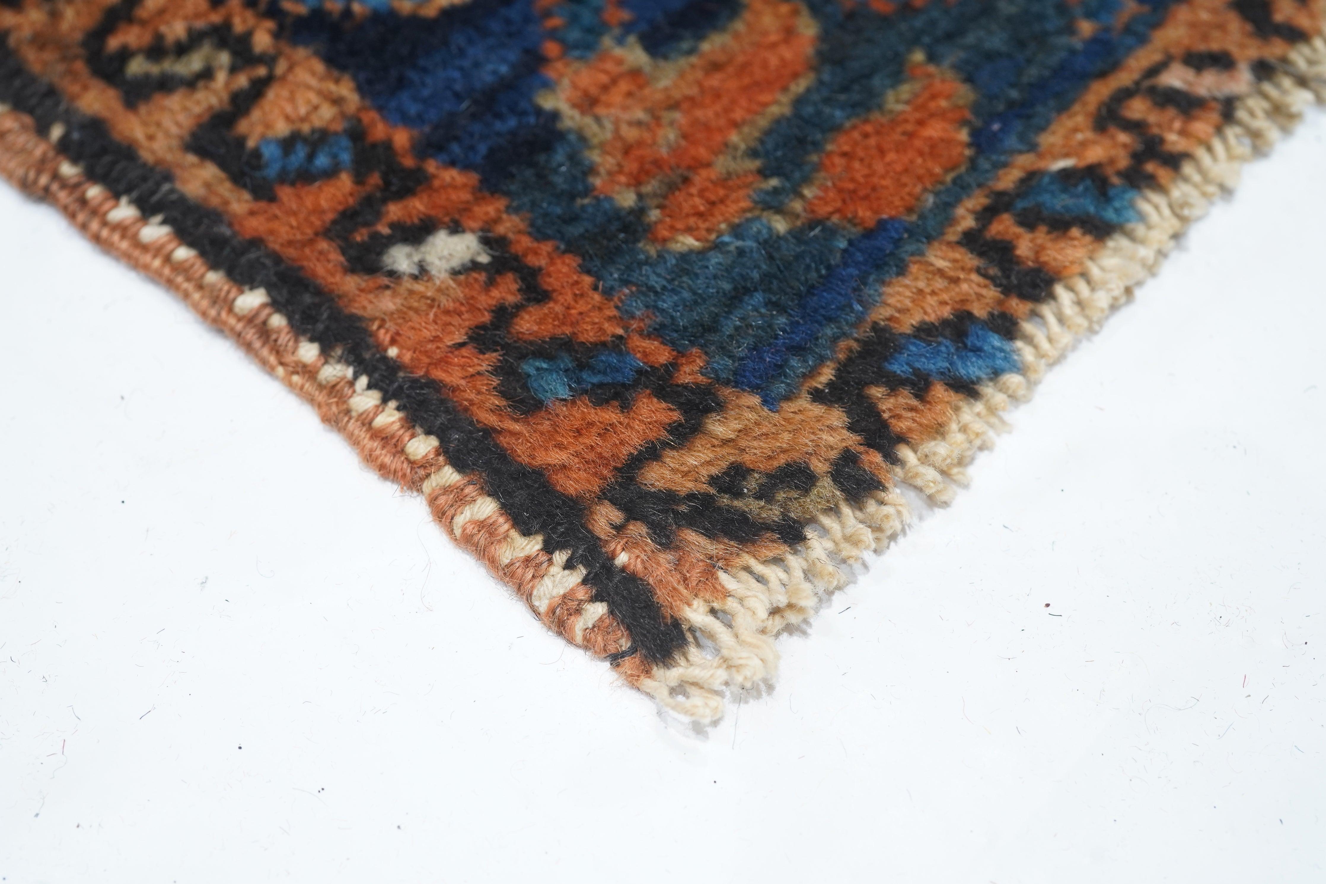Antiker Karajeh-Teppich 3'1'' x 8'11'' (Persisch) im Angebot