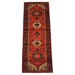 Tapis de couloir de galerie antique Karajeh Sarab avec abrash, vers 1940