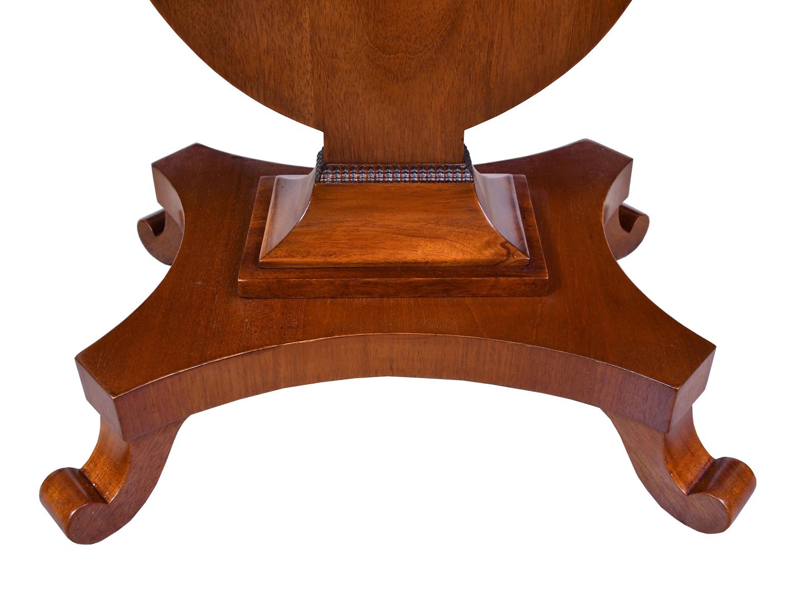 Table d'appoint ancienne Karl Johan/ Biedermeier en acajou avec base en forme de lyre, Suède en vente 4