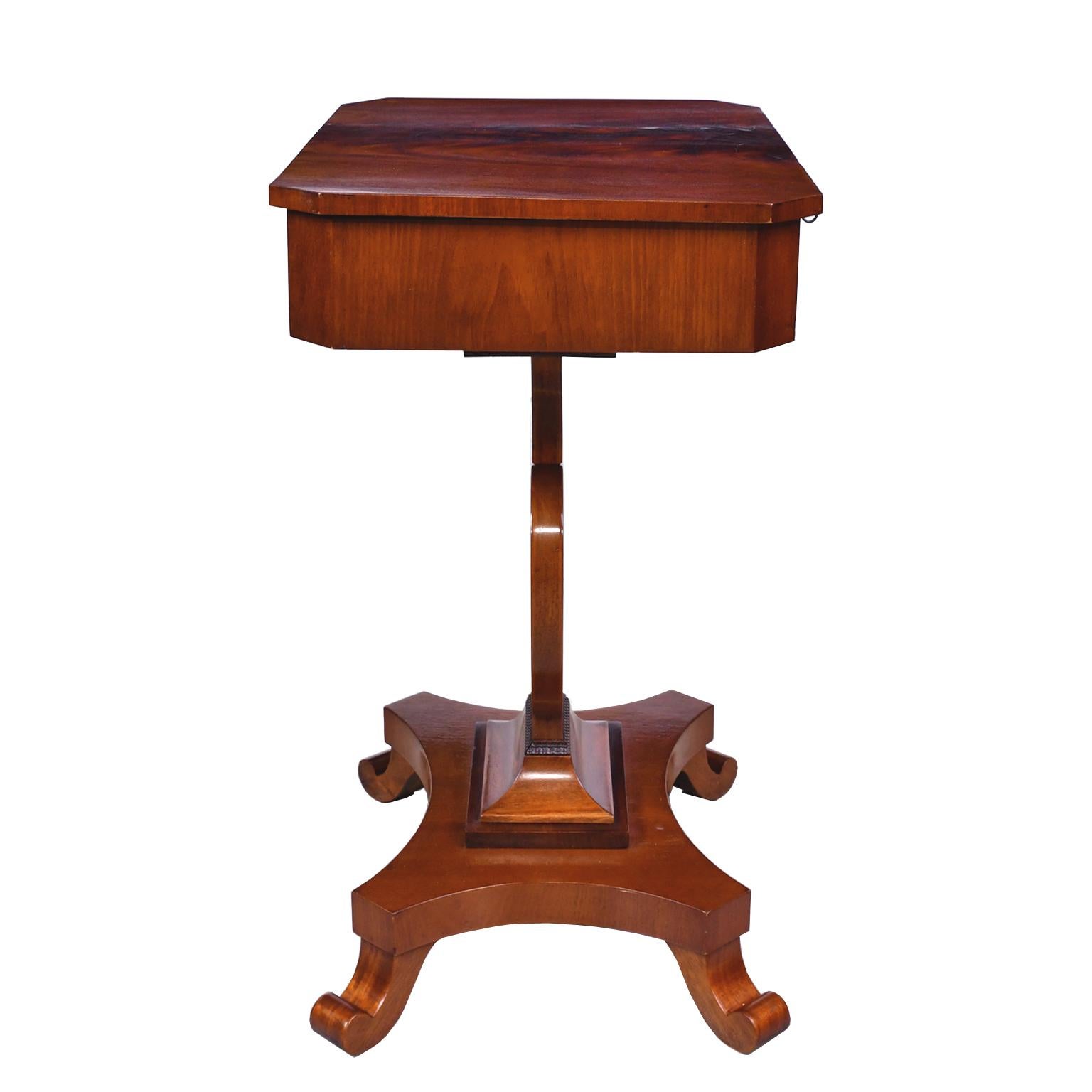 A lovely Biedermeier side table in mahogany with lyre pedestal on quatre-form base and resting on scroll feet from the reign of Karl Johan of Sweden, circa 1830. Table offers one drawer and comes with working lock and key.

Measures: 21 1/2