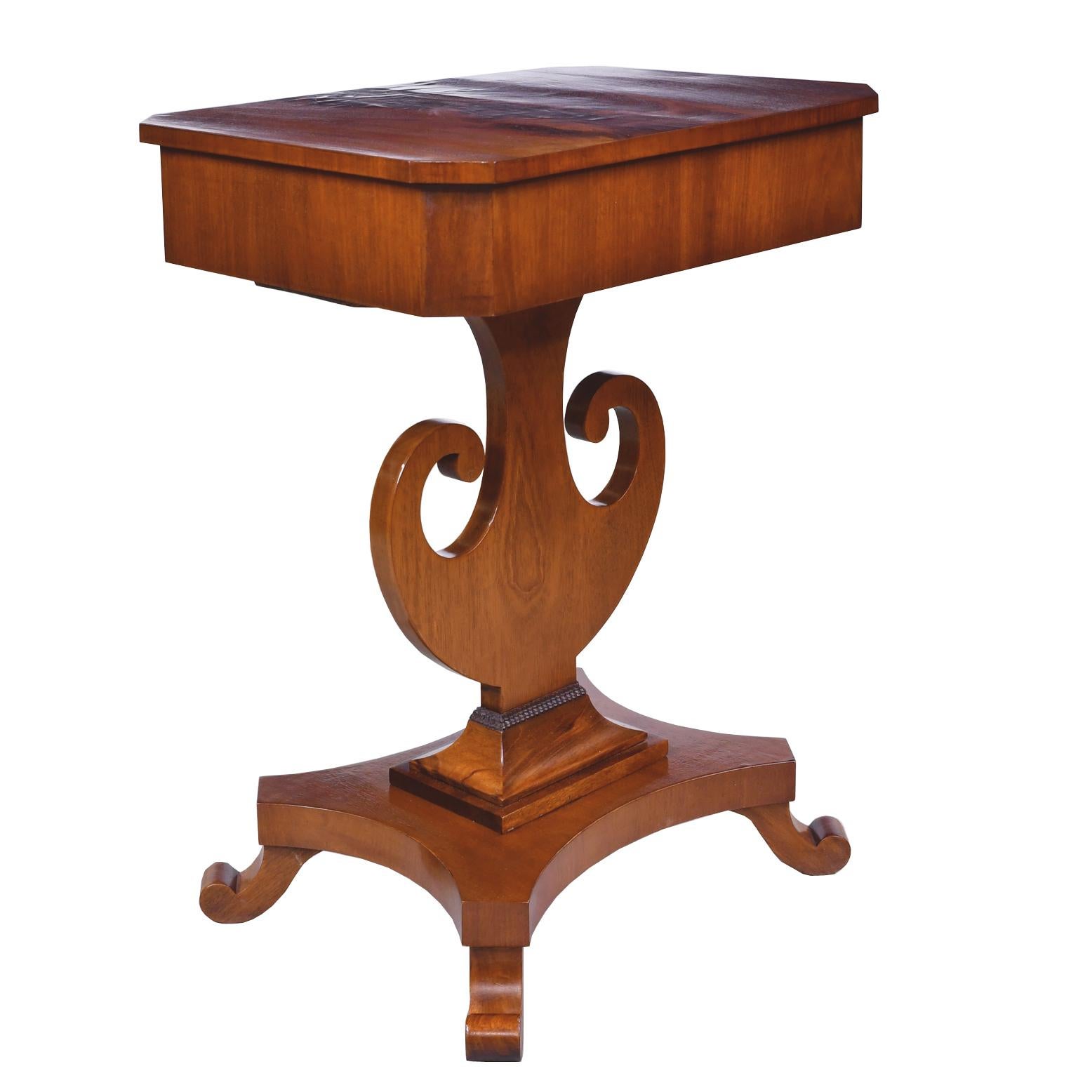 Poli Table d'appoint ancienne Karl Johan/ Biedermeier en acajou avec base en forme de lyre, Suède en vente