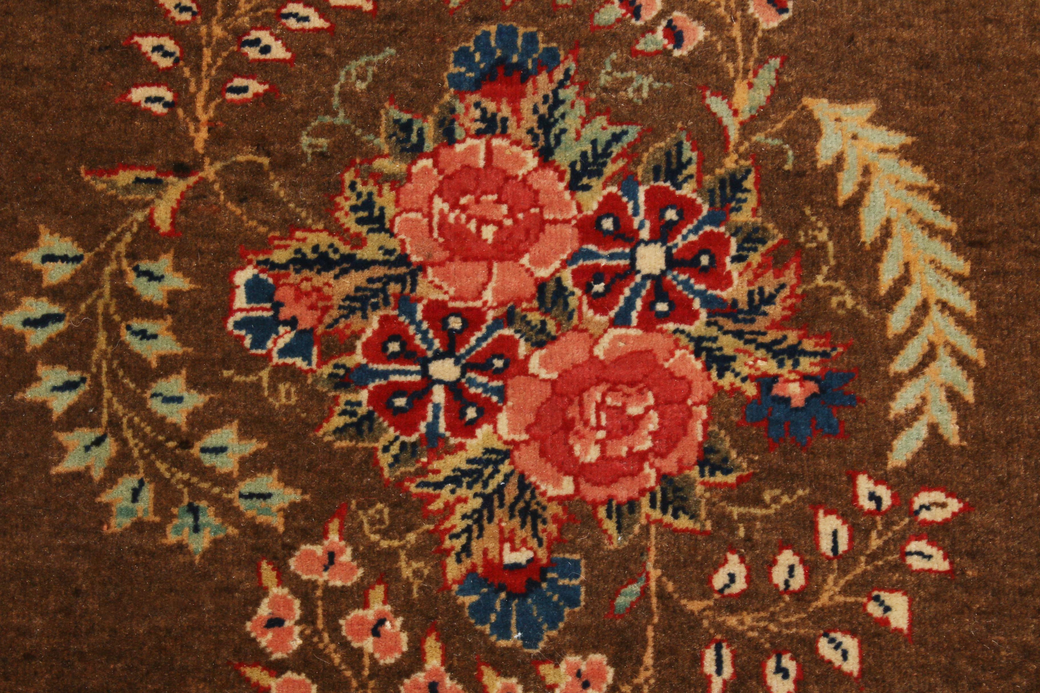 Antique Kashan Brown l Wool Persian Rug with Floral Medallion In Good Condition For Sale In Long Island City, NY