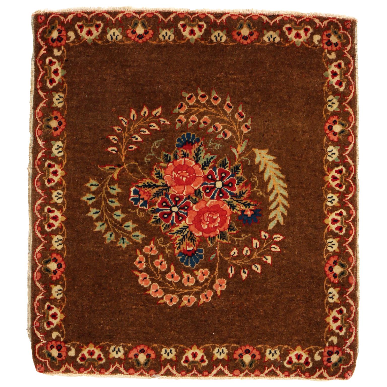 Antiker antiker Kashan-Perserteppich aus brauner Wolle mit floralem Medaillon