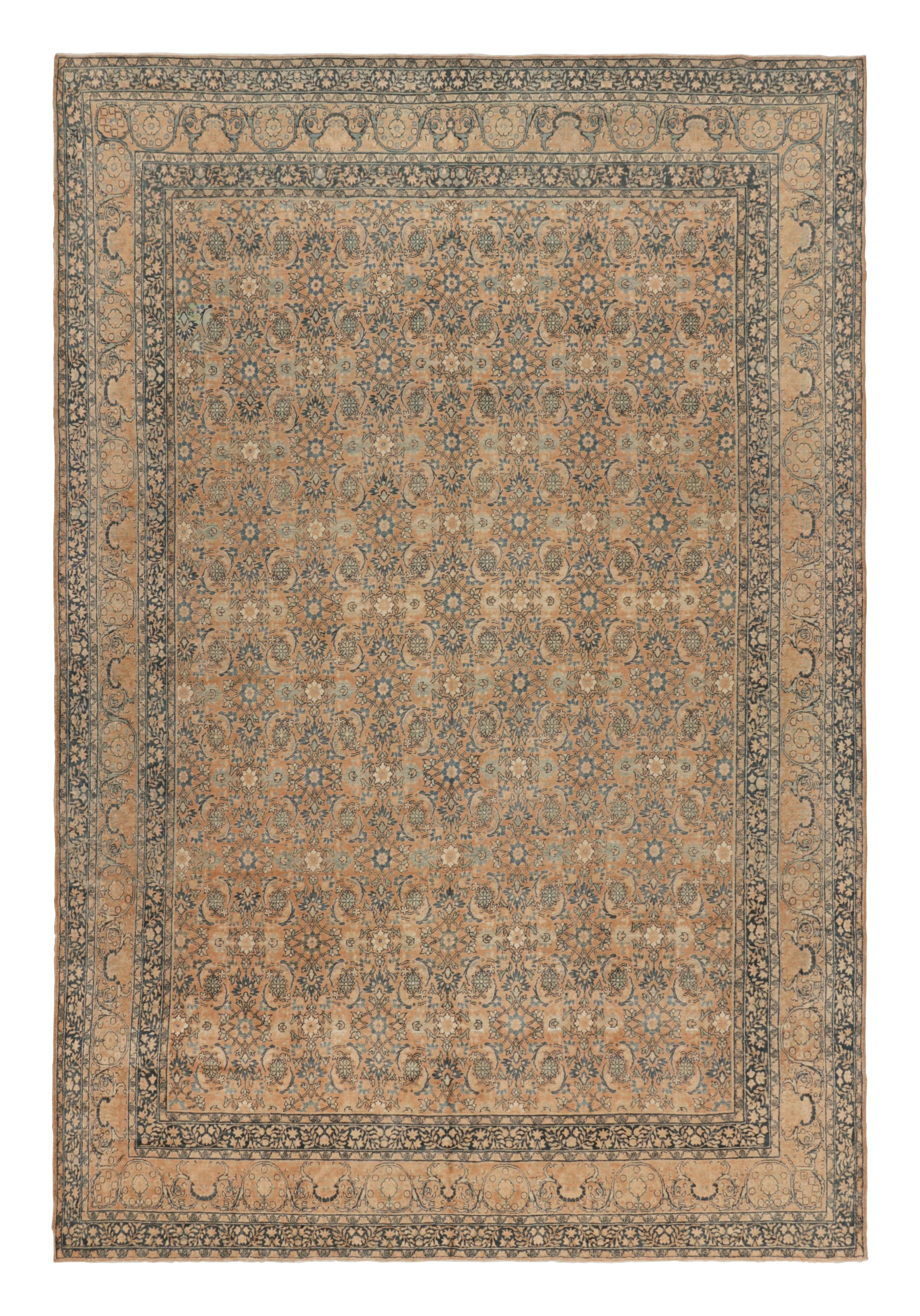 Antiker persischer geblümter Teppich aus Wolle von Kerman in Beige, Braun und Blau