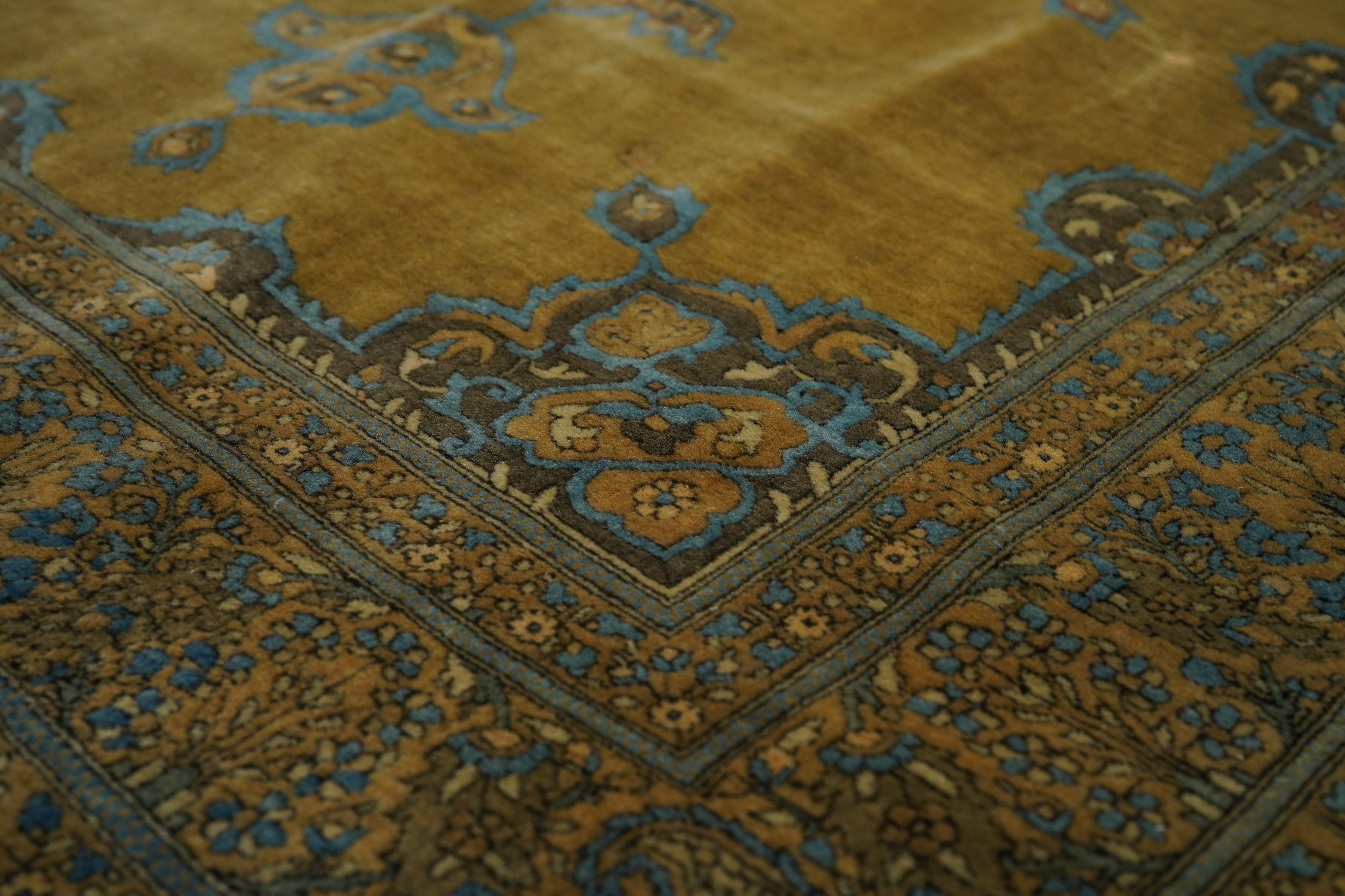 Antiker Kashan-Teppich 3'4'' x 4'10'' (Handgeknüpft) im Angebot