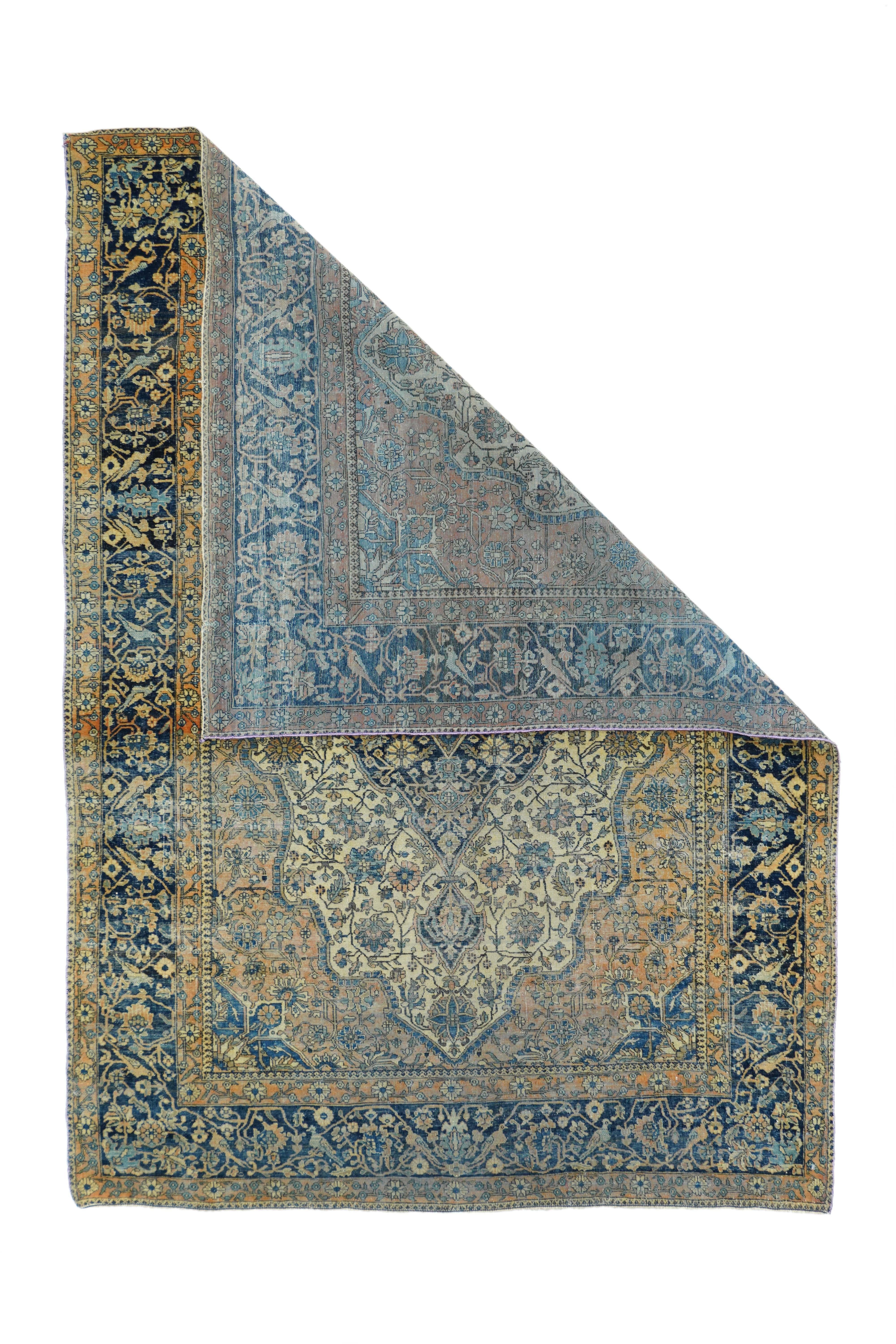Antiker Kashan-Teppich 4'2'' x 6'2''. Die Teppiche der Revival-Periode wurden von zwei Generationen von Mohtashams von 1880 bis zum Ersten Weltkrieg mit importierter australischer Merinowolle aus Manchester gewebt. Samtige Textur. Ein paar sind in