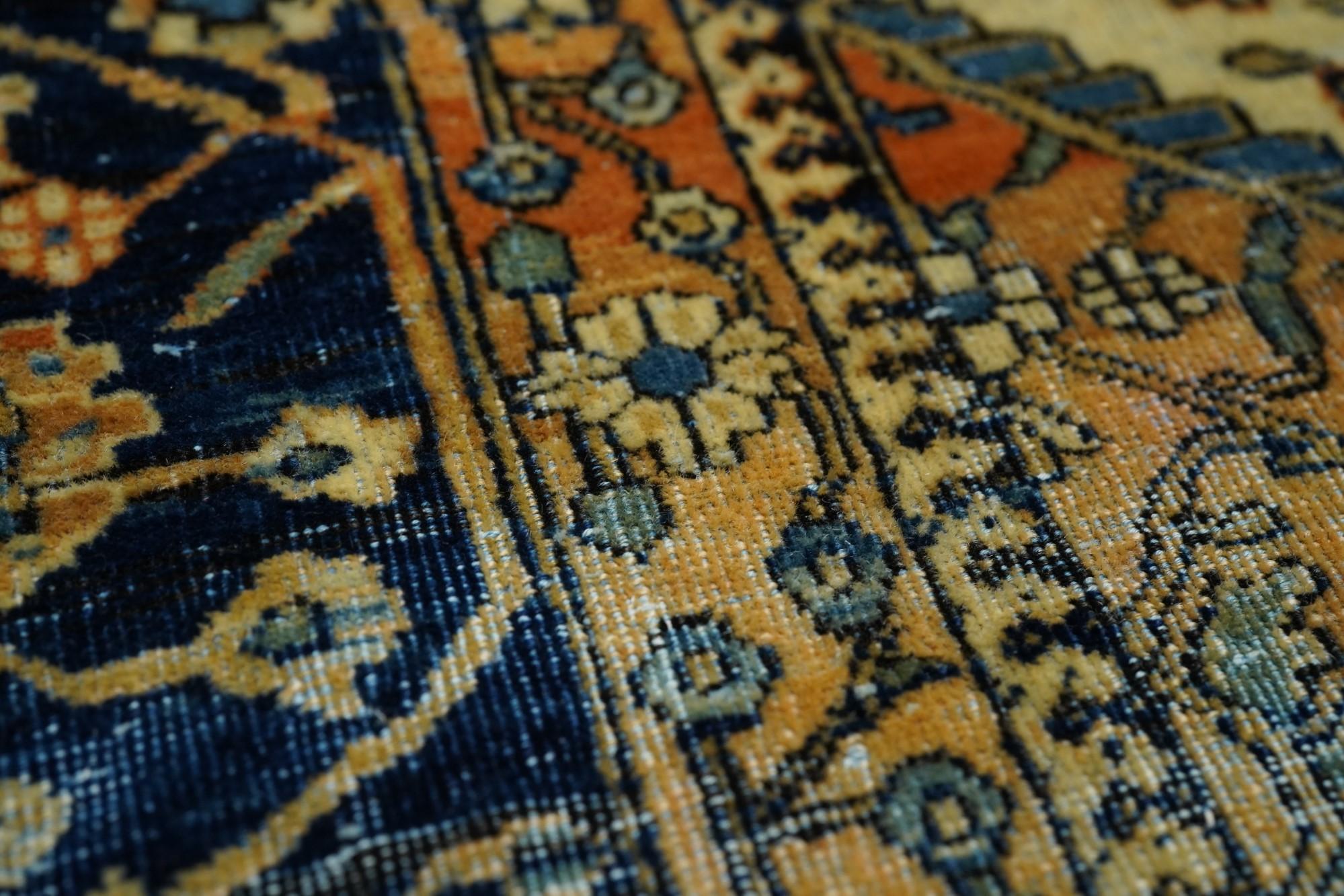 Antique Kashan Rug For Sale 1