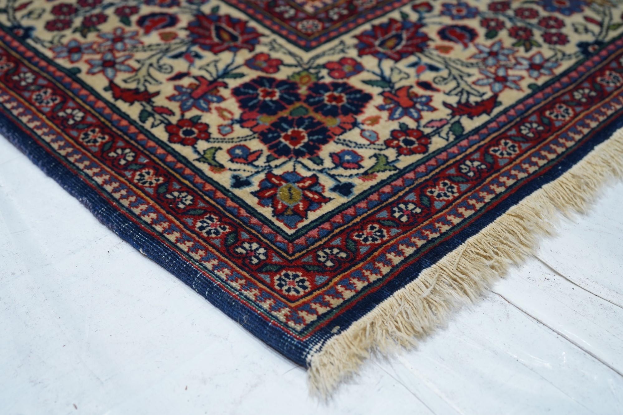 Antiker Kashan-Teppich 4'5'' x 6'9'' (Persisch) im Angebot