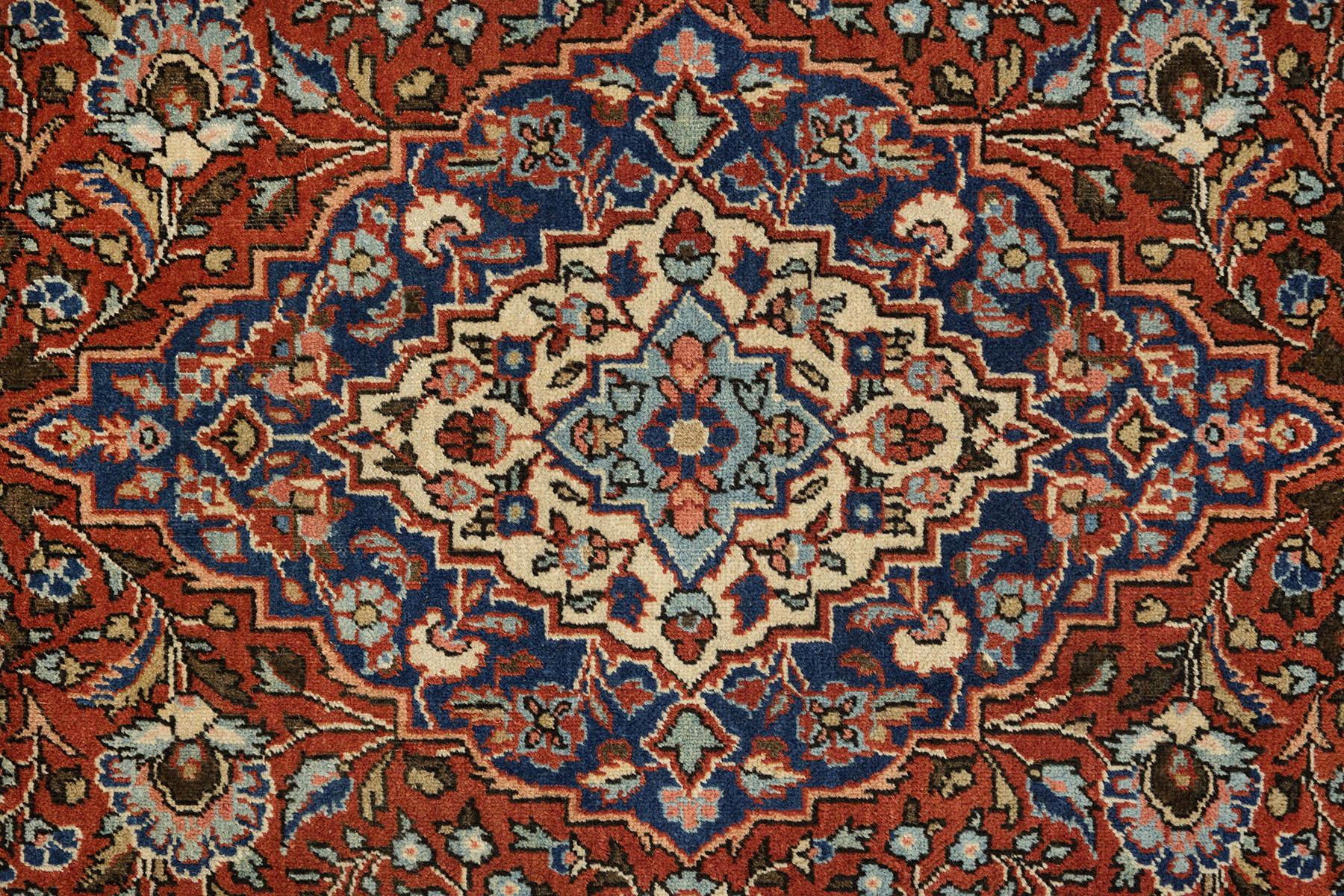 Antiker Kashan Teppich, handgeknüpft, 6,7 × 4,4 Fuß - Rot, Blau und Elfenbein im Zustand „Gut“ im Angebot in North Bergen, NJ