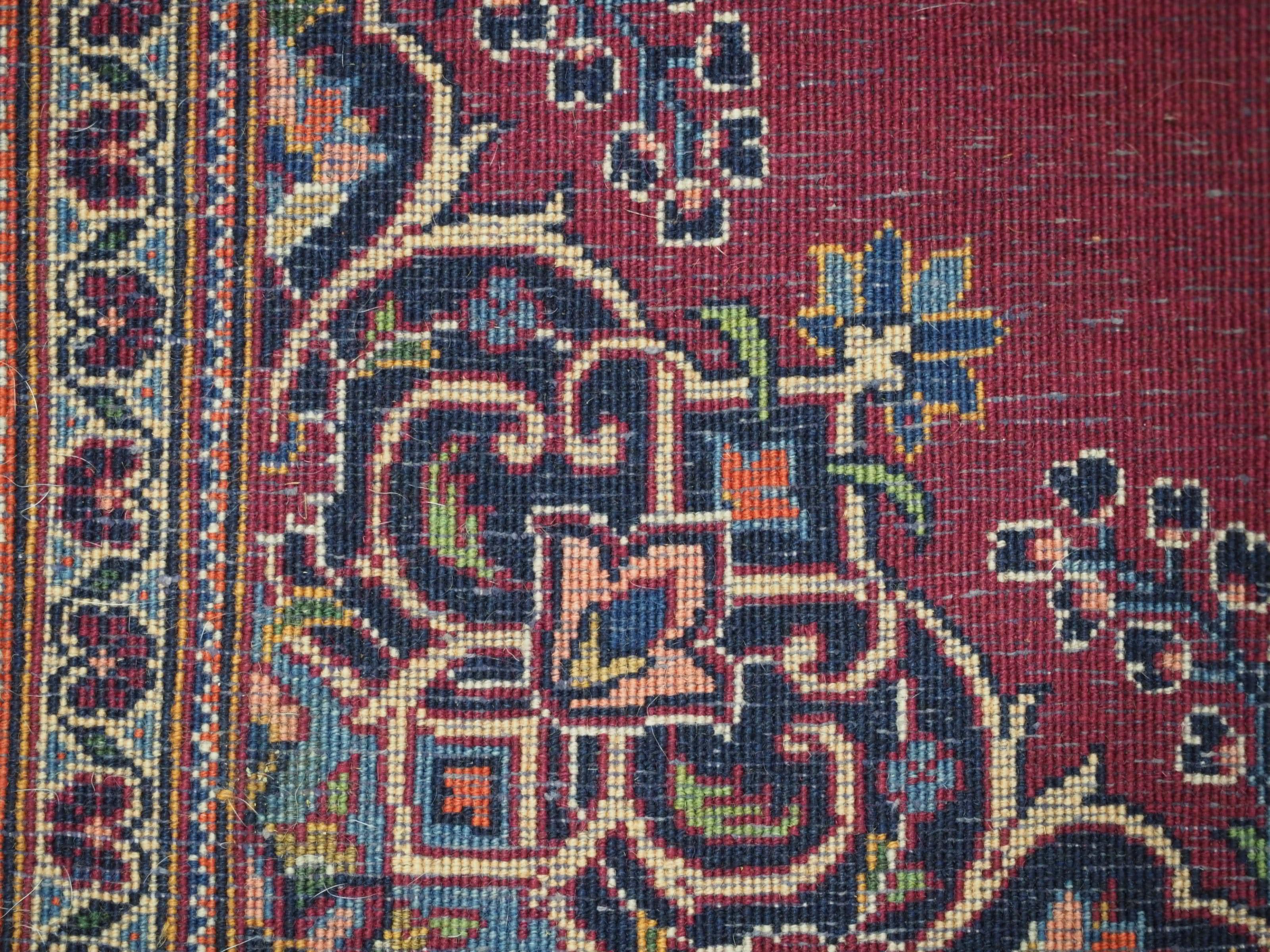 Antiker Kashan-Teppich mit traditionellem Design, um 1900. im Angebot 5